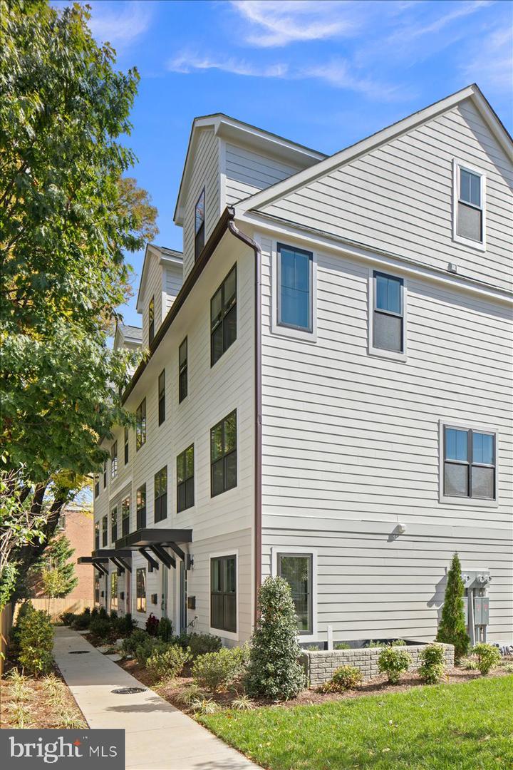 Arlington, Virginia, 22201, United States, 4 Bedrooms Bedrooms, ,5 BathroomsBathrooms,Residential,Active,2011879