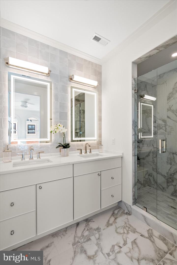 Alexandria, Virginia, 22314, United States, 4 Bedrooms Bedrooms, ,5 BathroomsBathrooms,Residential,Active,1954312