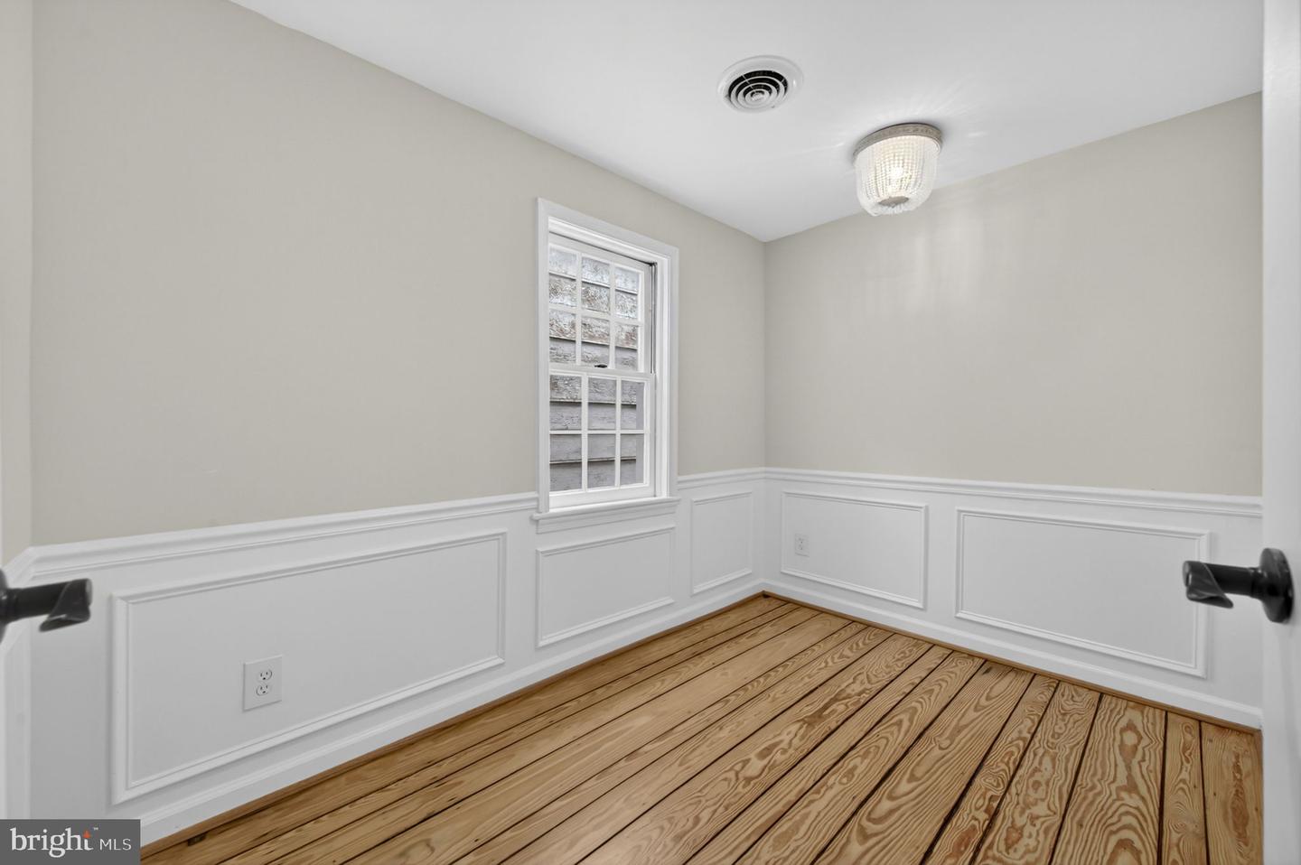 Alexandria, Virginia, 22314, United States, 3 Bedrooms Bedrooms, ,3 BathroomsBathrooms,Residential,Active,2044570