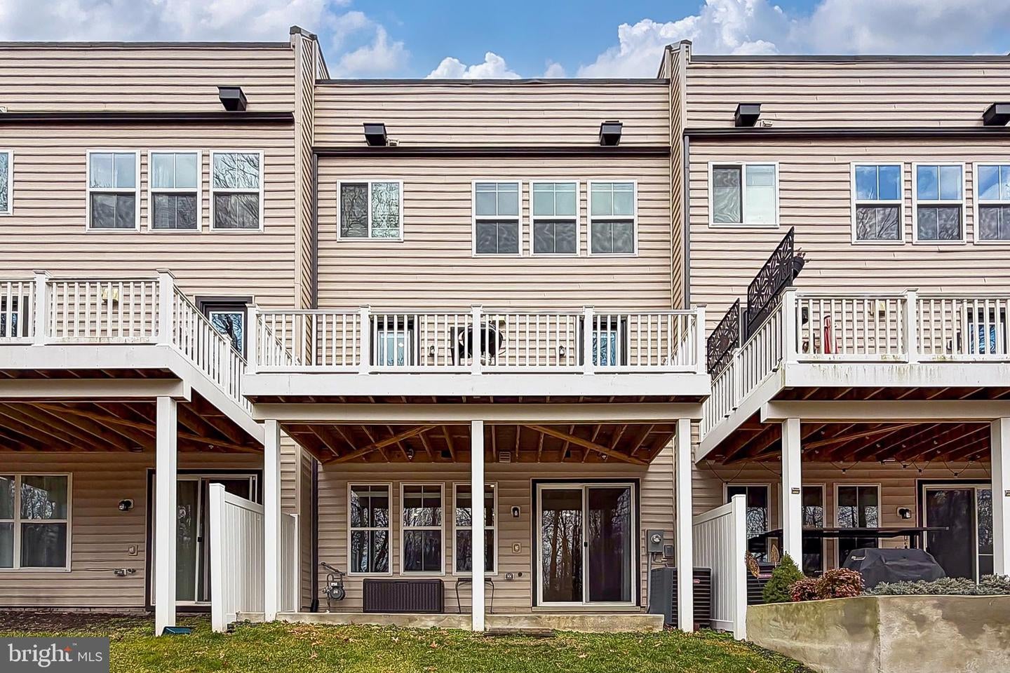 Fairfax, Virginia, 22033, United States, 4 Bedrooms Bedrooms, ,5 BathroomsBathrooms,Residential,Active,2010219