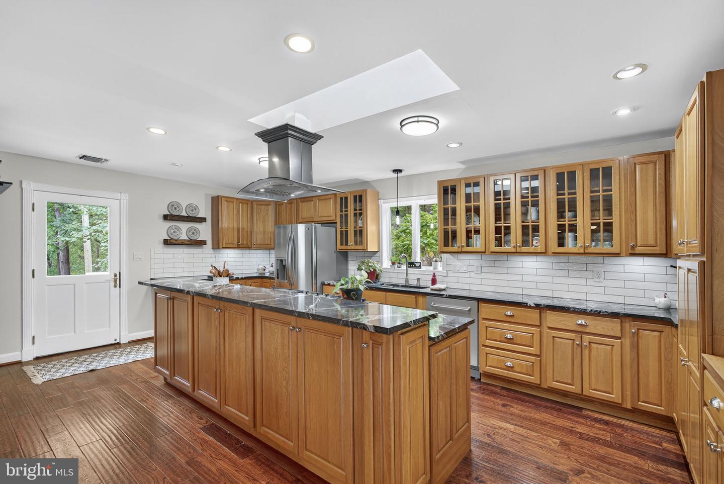 Lovettsville, Virginia, 20180, United States, ,2 BathroomsBathrooms,Residential,Active,1954034