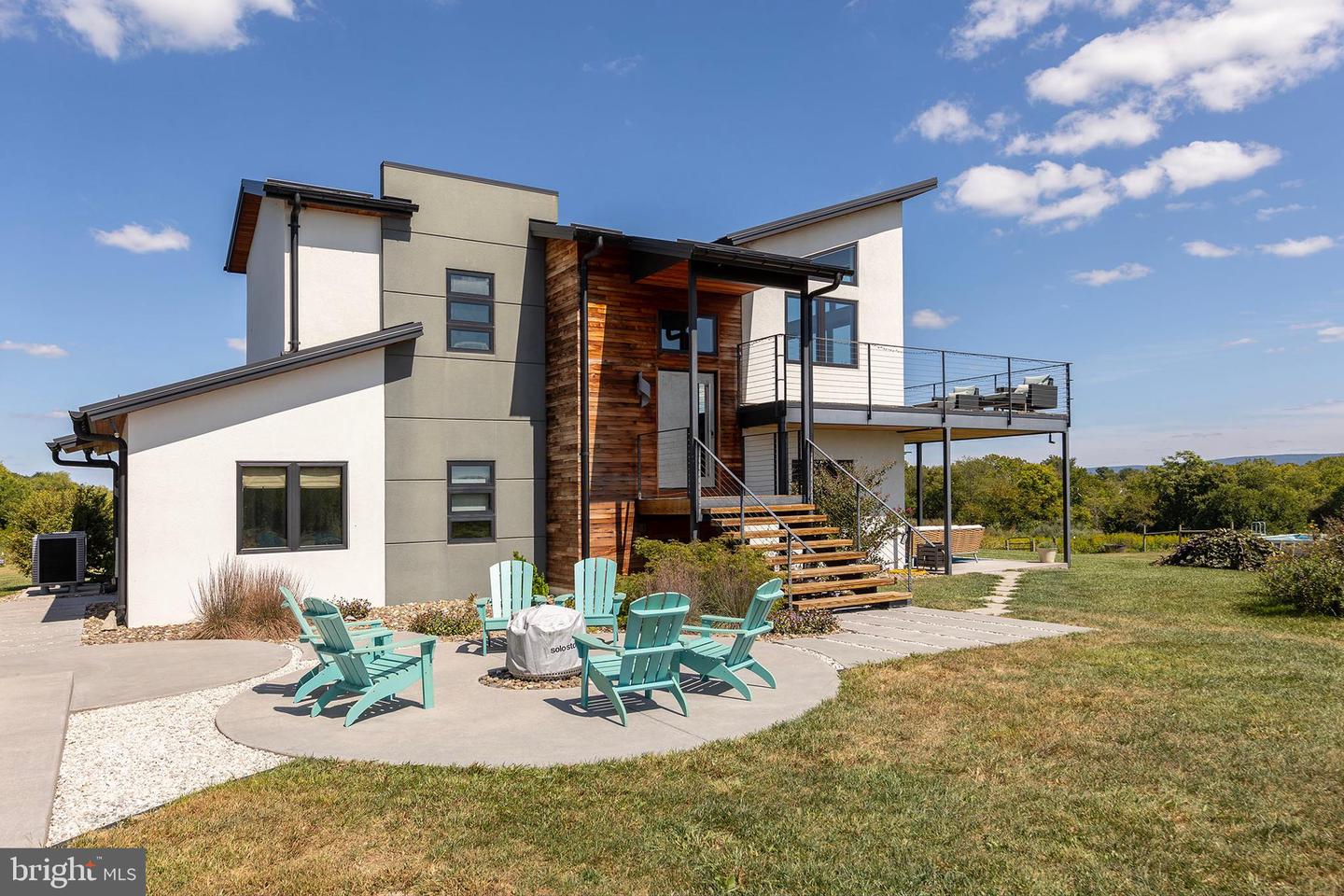 Berryville, Virginia, 22611, United States, 4 Bedrooms Bedrooms, ,4 BathroomsBathrooms,Residential,Active,1945547