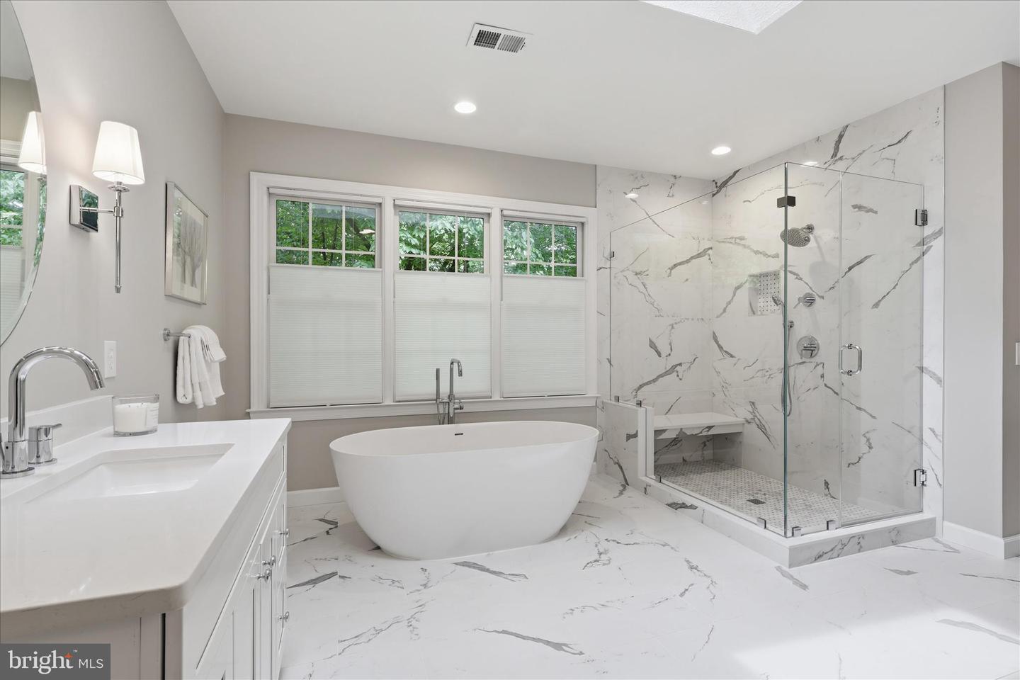 Oakton, Virginia, 22124, United States, 5 Bedrooms Bedrooms, ,5 BathroomsBathrooms,Residential,Pending,2045766