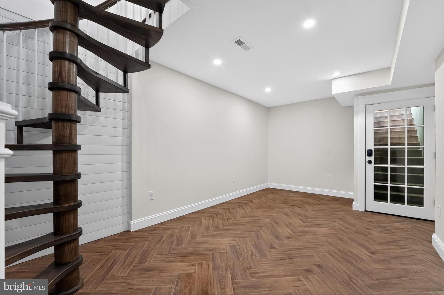 Annapolis, Maryland, 21401, United States, 4 Bedrooms Bedrooms, ,4 BathroomsBathrooms,Residential,Active,2051980