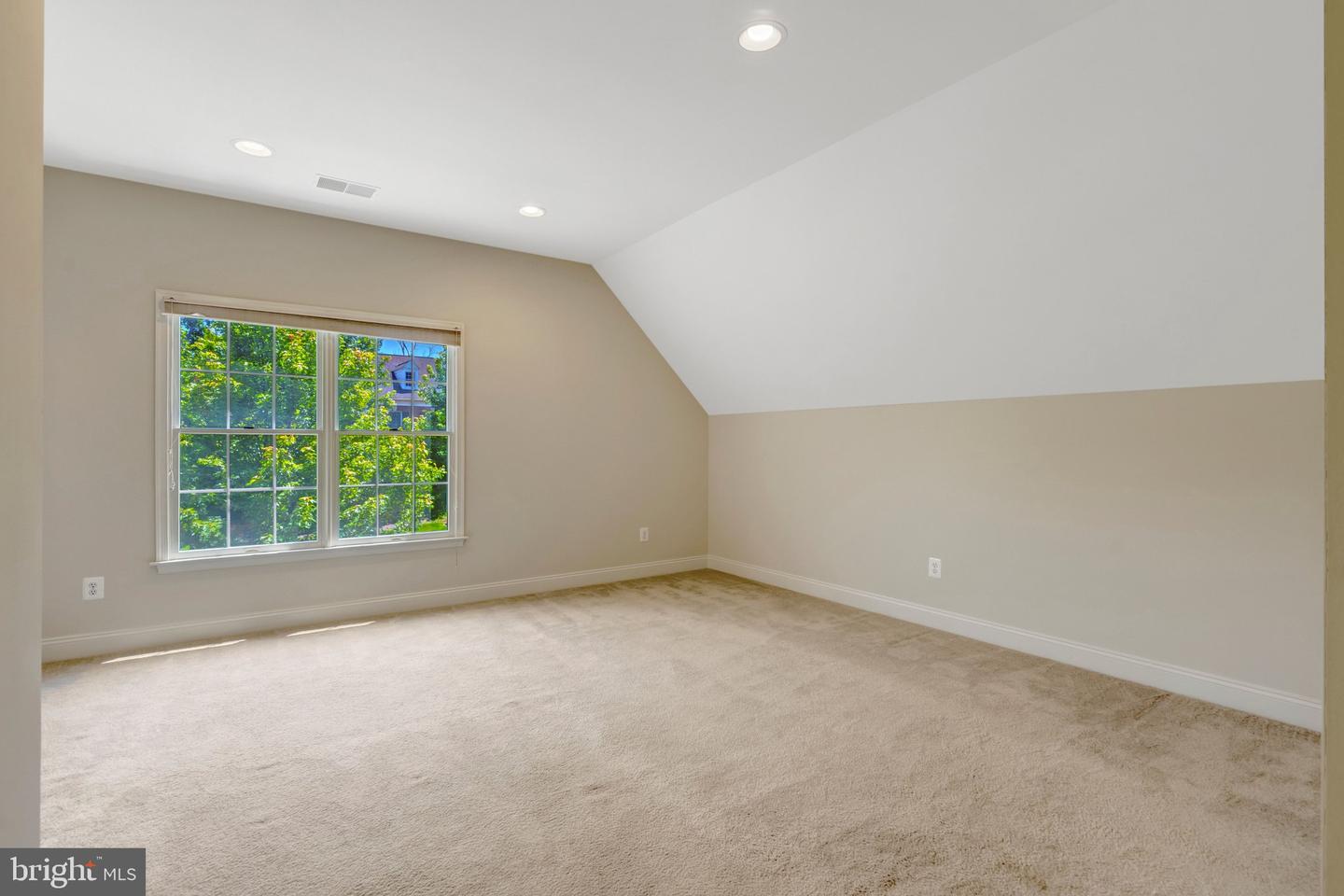 Haymarket, Virginia, 20169, United States, 5 Bedrooms Bedrooms, ,5 BathroomsBathrooms,Residential,Pending,2031766