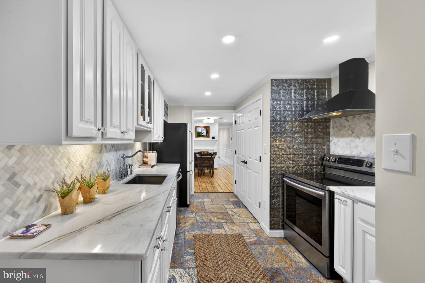 Alexandria, Virginia, 22314, United States, 3 Bedrooms Bedrooms, ,3 BathroomsBathrooms,Residential,Active,2044570