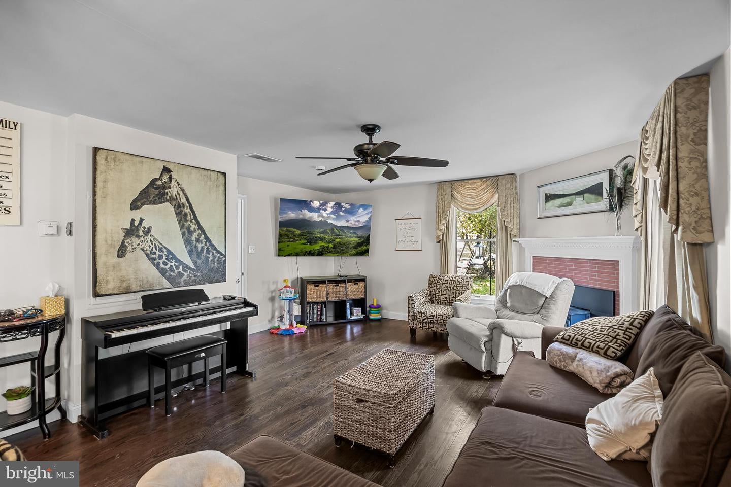 Delanco, New Jersey, 08075, United States, 5 Bedrooms Bedrooms, ,3 BathroomsBathrooms,Residential,Active,1914605