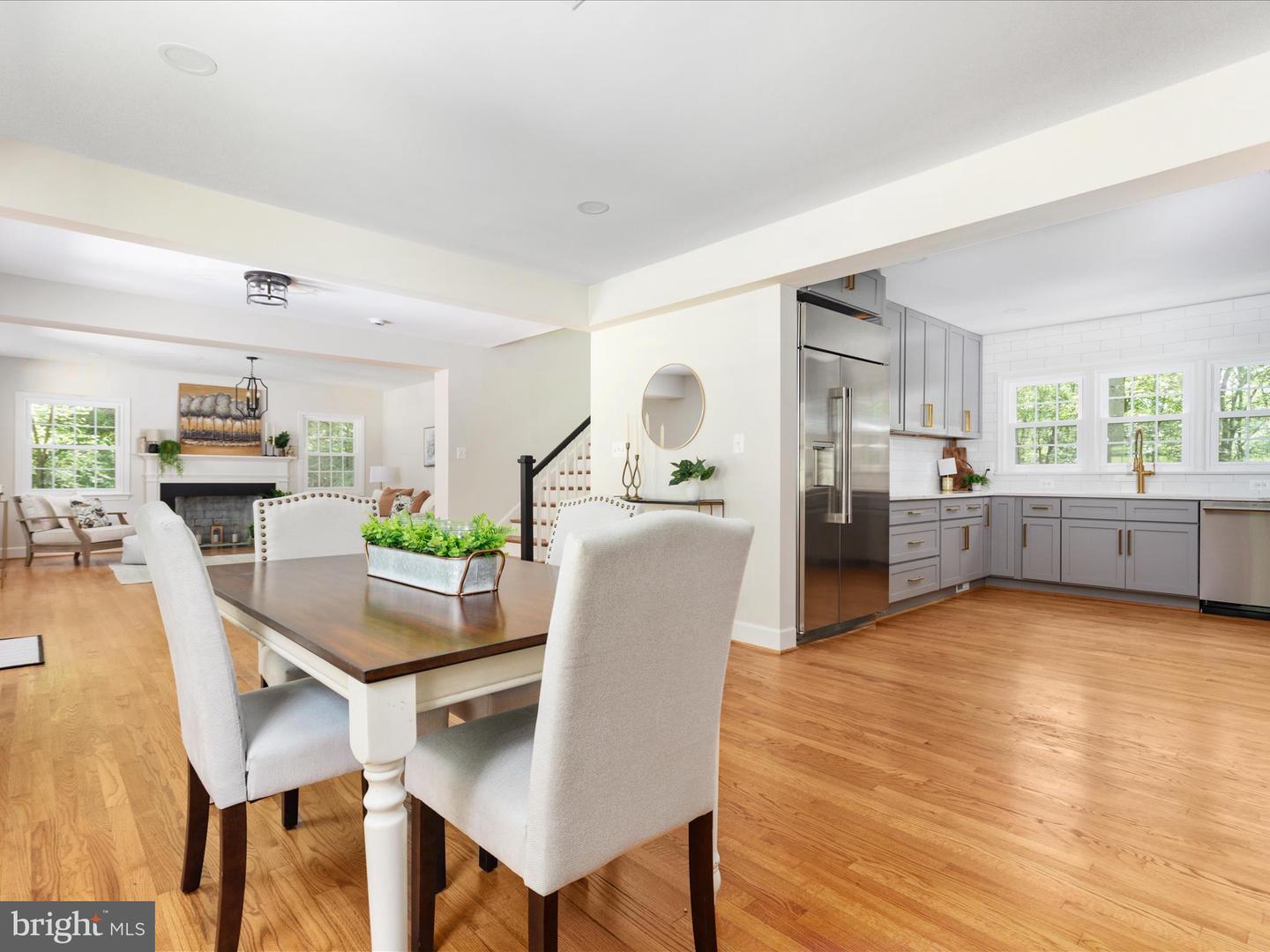 Clifton, Virginia, 20124, United States, 5 Bedrooms Bedrooms, ,5 BathroomsBathrooms,Residential,Active,1998598