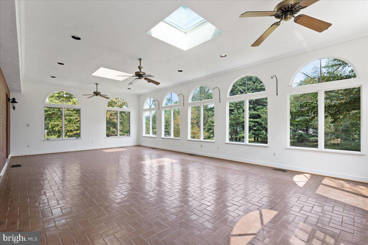 Great Falls, Virginia, 22066, United States, 5 Bedrooms Bedrooms, ,3 BathroomsBathrooms,Residential,Active,1941376