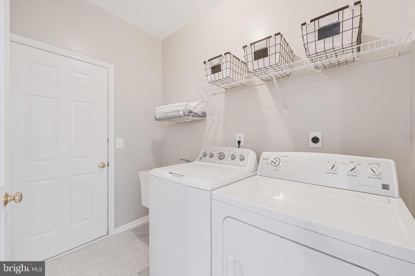 Ashburn, Virginia, 20147, United States, 5 Bedrooms Bedrooms, ,4 BathroomsBathrooms,Residential,Active,1961920