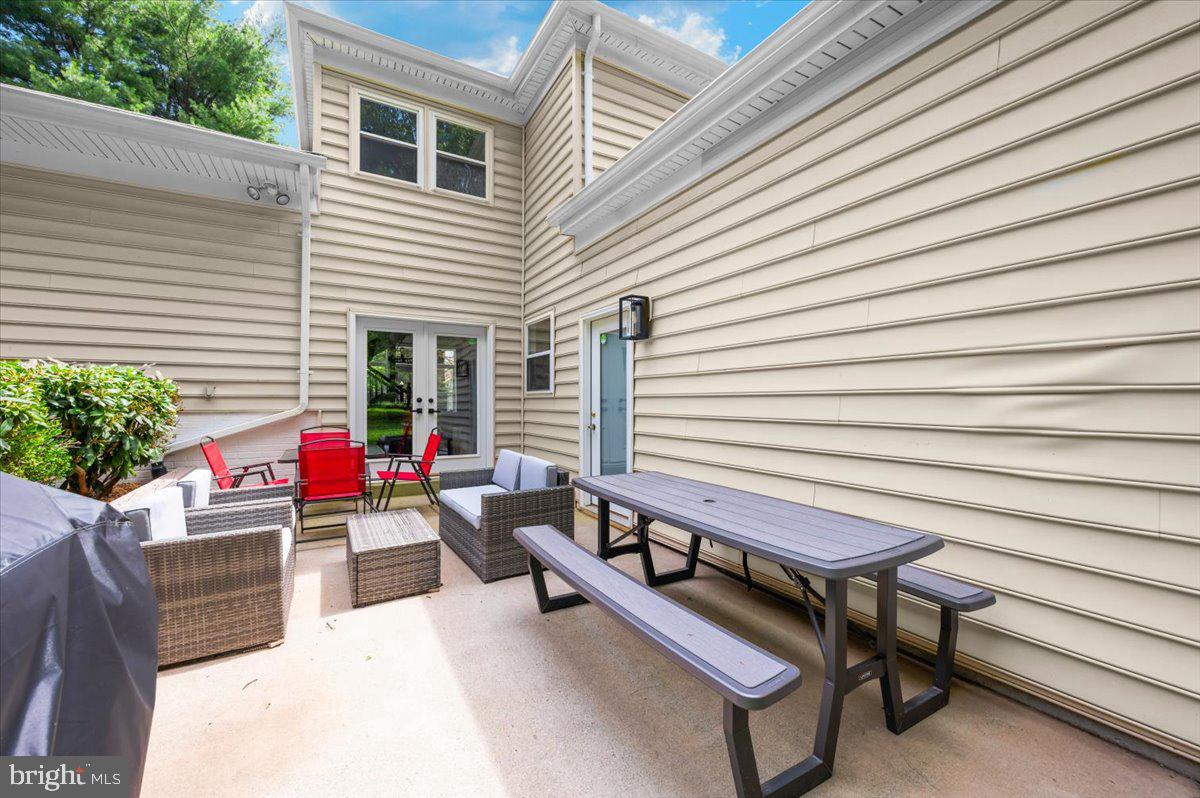 Fairfax, Virginia, 22030, United States, 5 Bedrooms Bedrooms, ,4 BathroomsBathrooms,Residential,Active,1892608