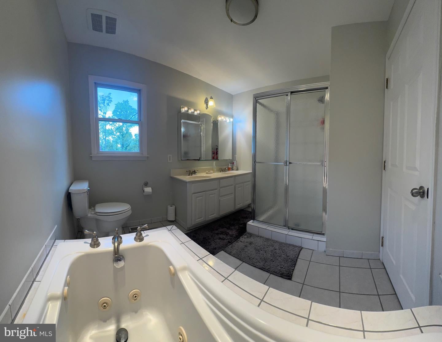 Delanco, New Jersey, 08075, United States, 5 Bedrooms Bedrooms, ,3 BathroomsBathrooms,Residential,Active,1914605