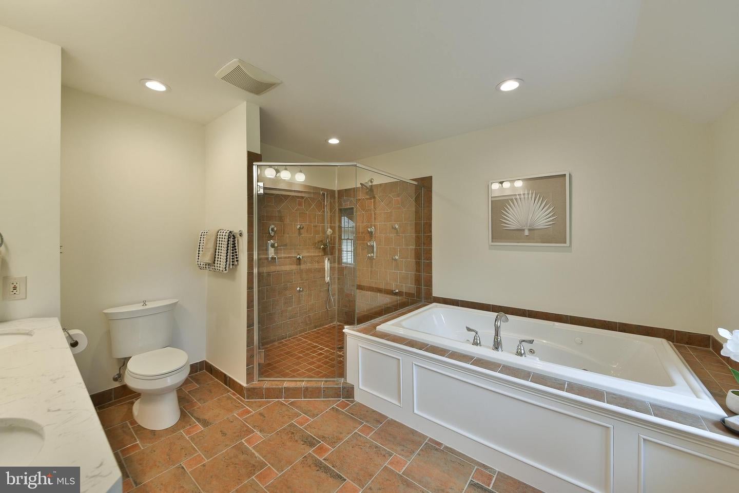Yardley, Pennsylvania, 19067, United States, 5 Bedrooms Bedrooms, ,5 BathroomsBathrooms,Residential,Contingent,2045759