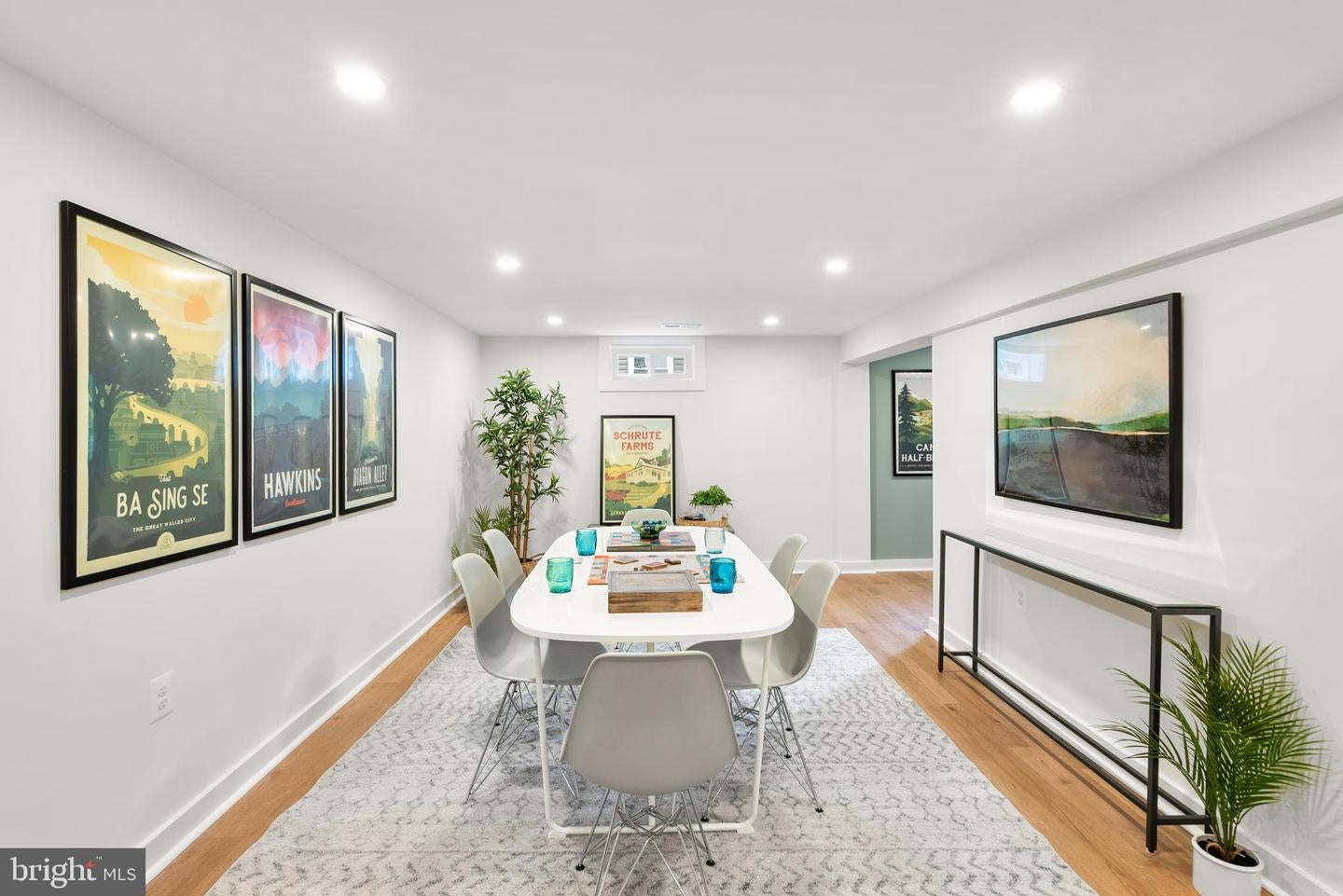 Kensington, Maryland, 20895, United States, 5 Bedrooms Bedrooms, ,4 BathroomsBathrooms,Residential,Active,1904171