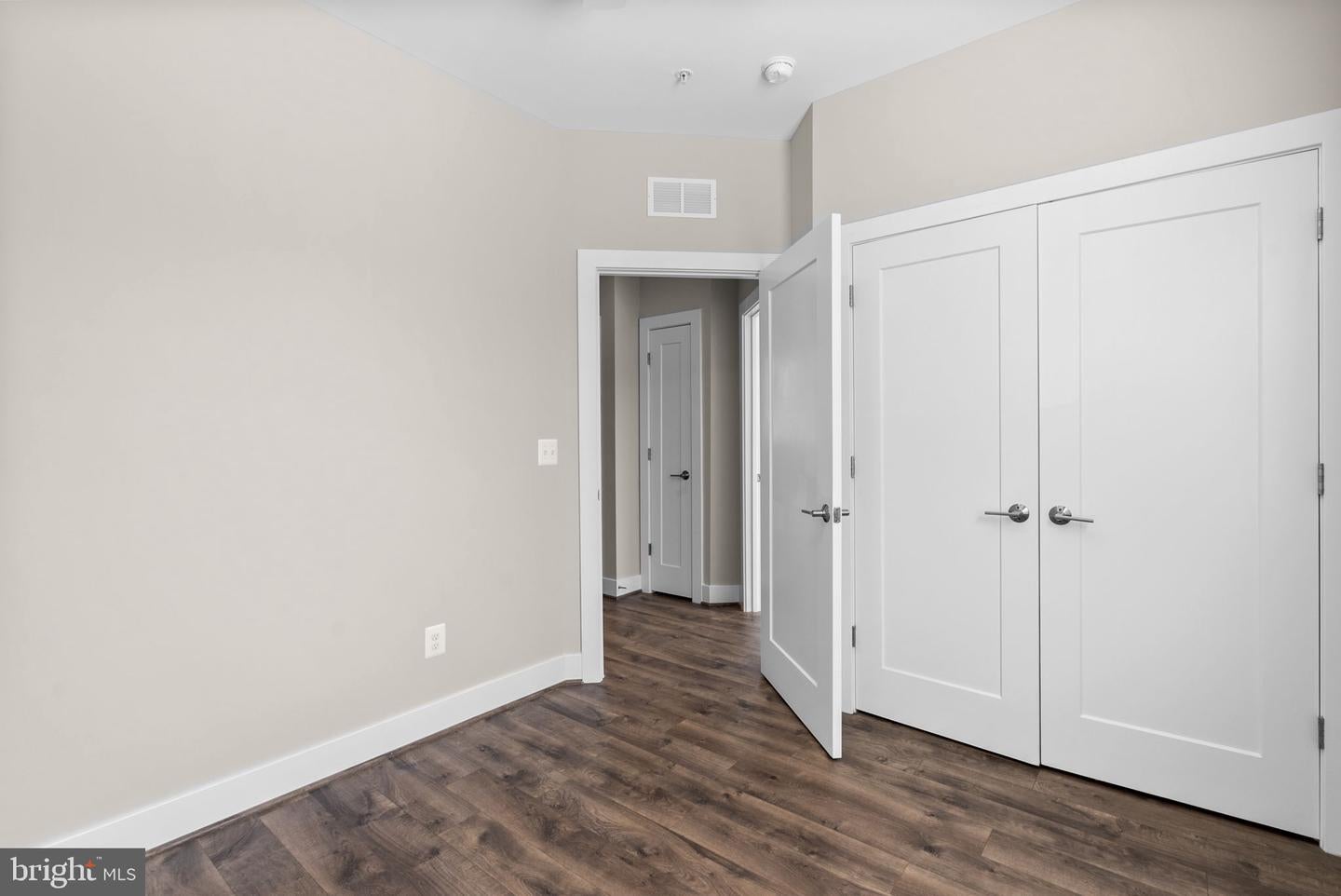 Rockville, Maryland, 20852, United States, 5 Bedrooms Bedrooms, ,5 BathroomsBathrooms,Residential,Active,1954009