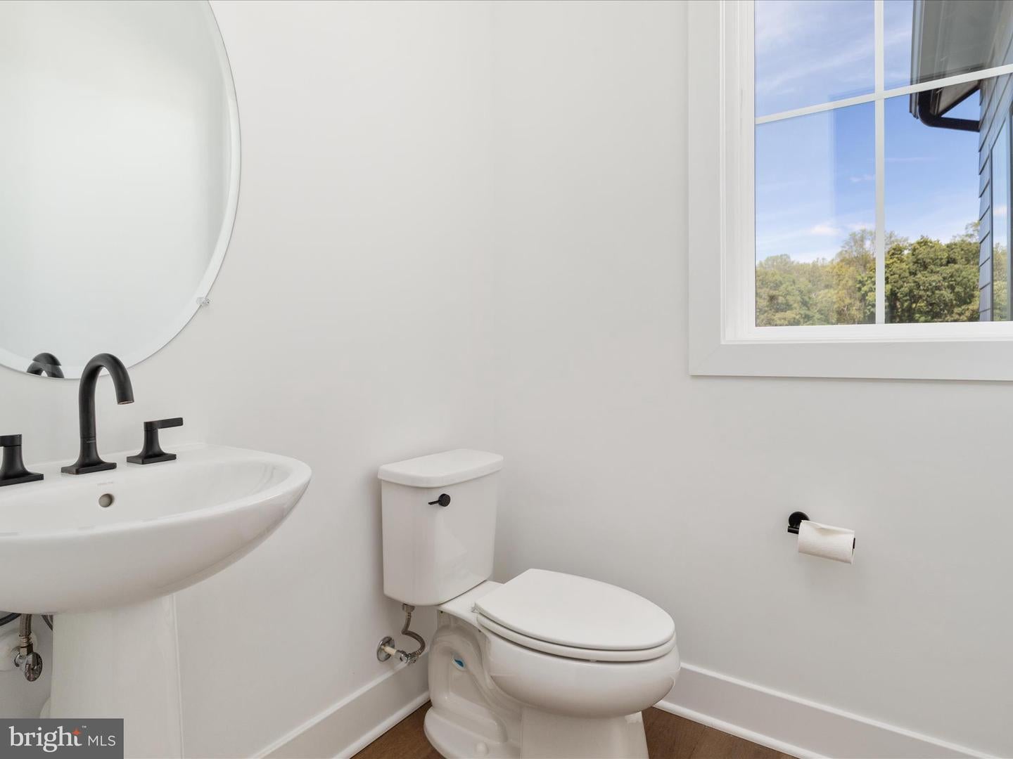 Oakton, Virginia, 22124, United States, 6 Bedrooms Bedrooms, ,6 BathroomsBathrooms,Residential,Active,1960120