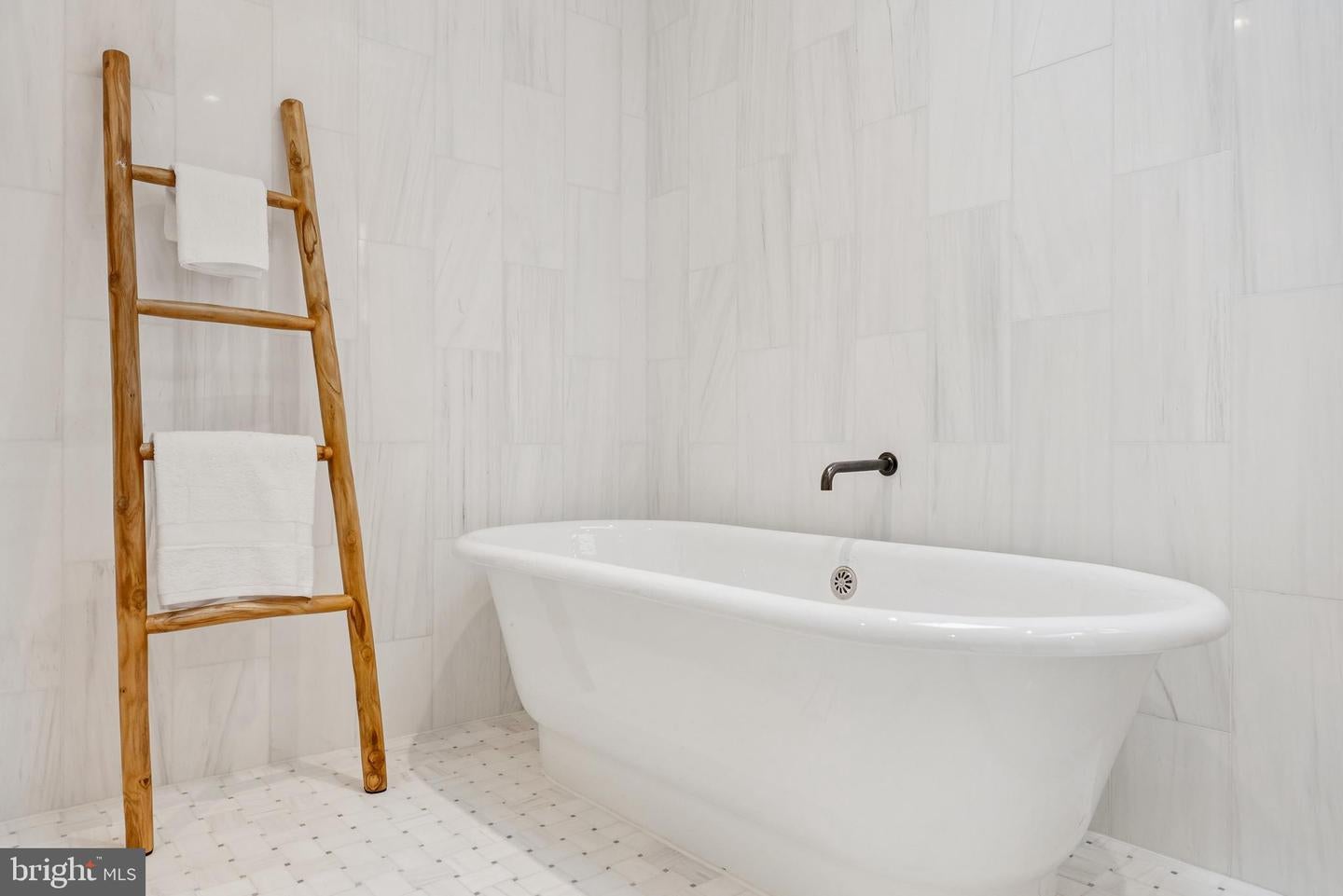 Oakton, Virginia, 22124, United States, 4 Bedrooms Bedrooms, ,4 BathroomsBathrooms,Residential,Active,1971783