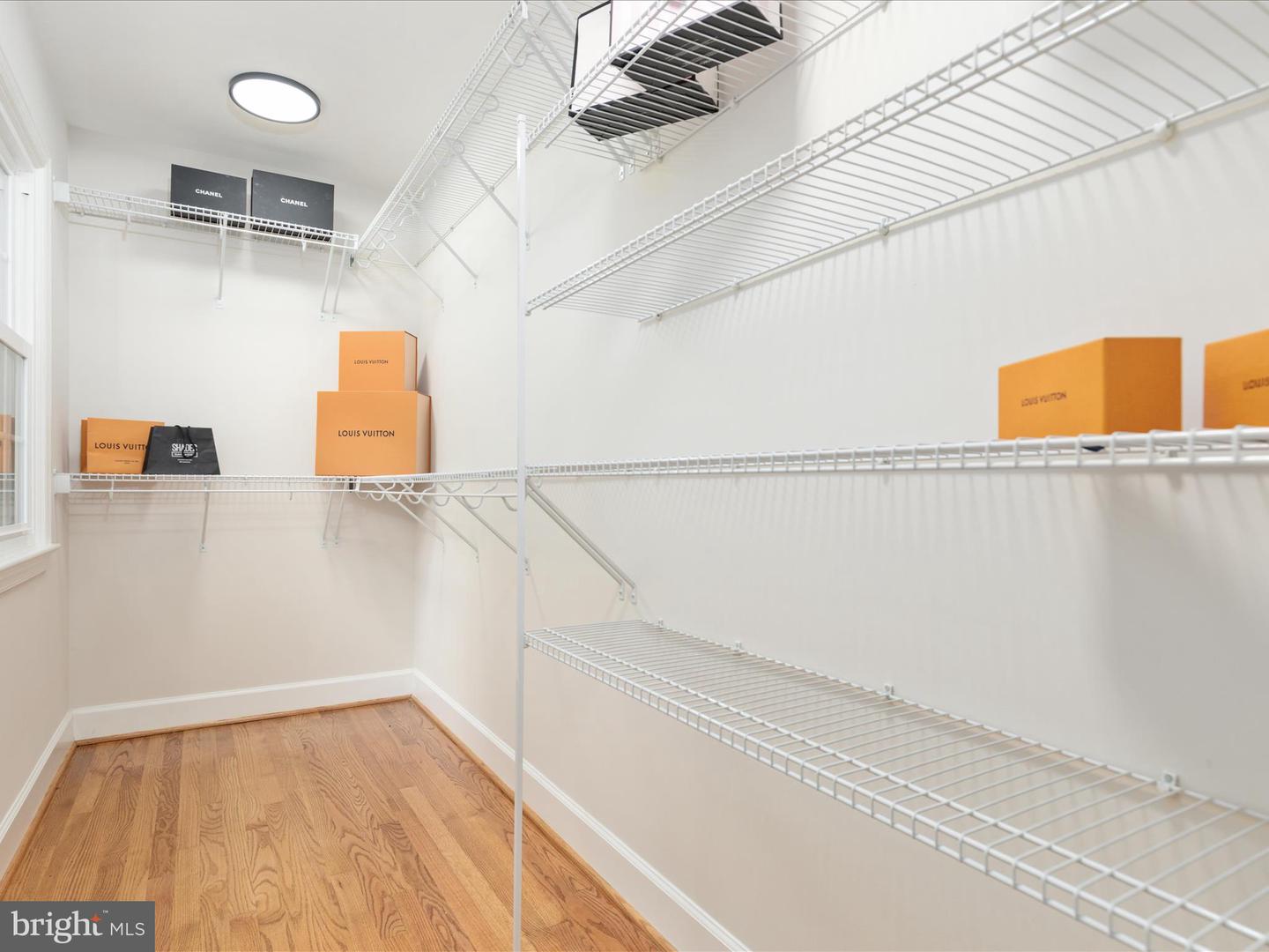 Clifton, Virginia, 20124, United States, 5 Bedrooms Bedrooms, ,5 BathroomsBathrooms,Residential,Active,1998598