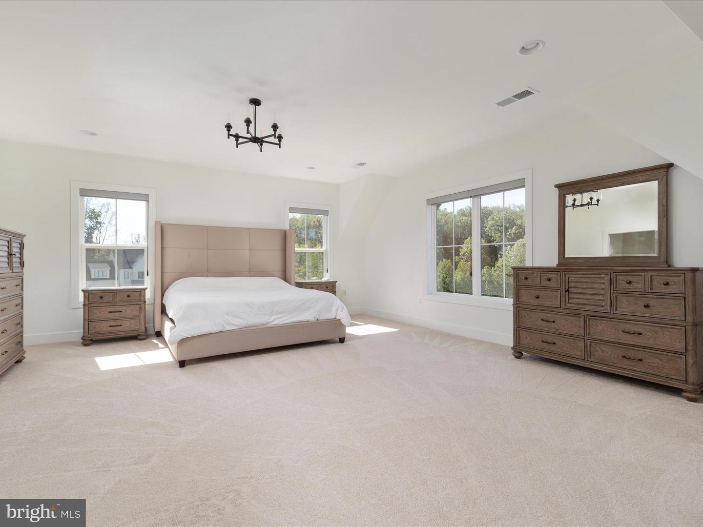 Oakton, Virginia, 22124, United States, 6 Bedrooms Bedrooms, ,6 BathroomsBathrooms,Residential,Active,1960120