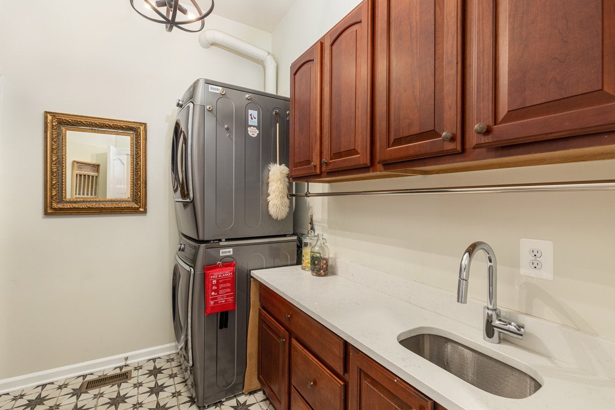 Leesburg, Virginia, 20176, United States, 4 Bedrooms Bedrooms, ,5 BathroomsBathrooms,Residential,Active,2044548