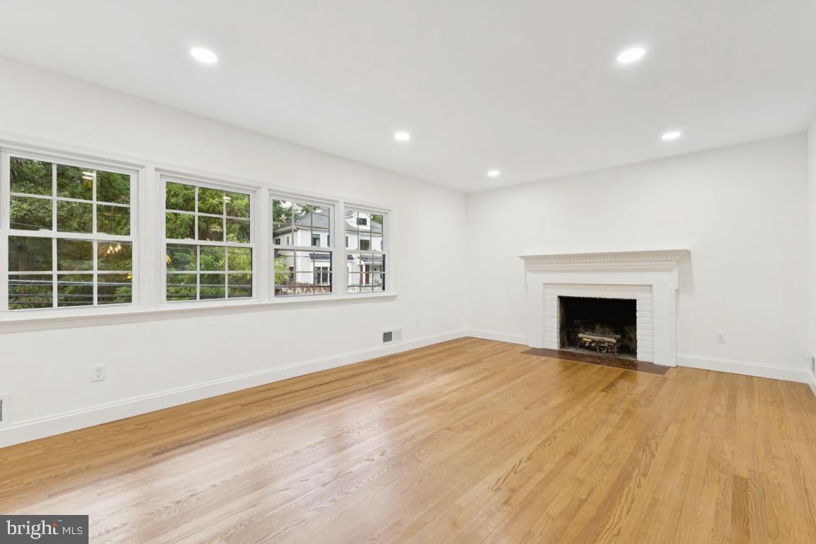 Arlington, Virginia, 22207, United States, 4 Bedrooms Bedrooms, ,3 BathroomsBathrooms,Residential,Active,1934775