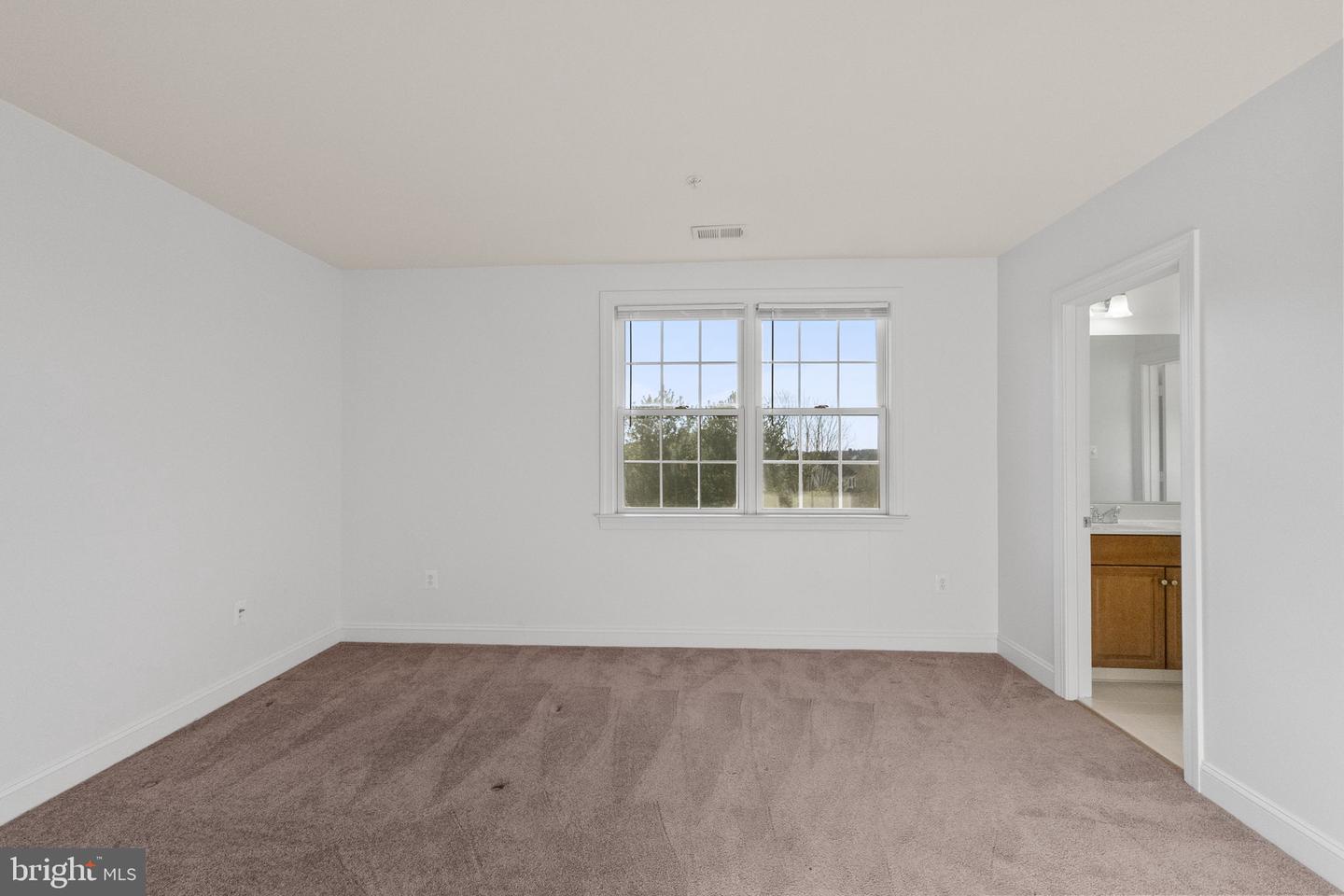 Clarksburg, Maryland, 20871, United States, 5 Bedrooms Bedrooms, ,5 BathroomsBathrooms,Residential,Active,2001354