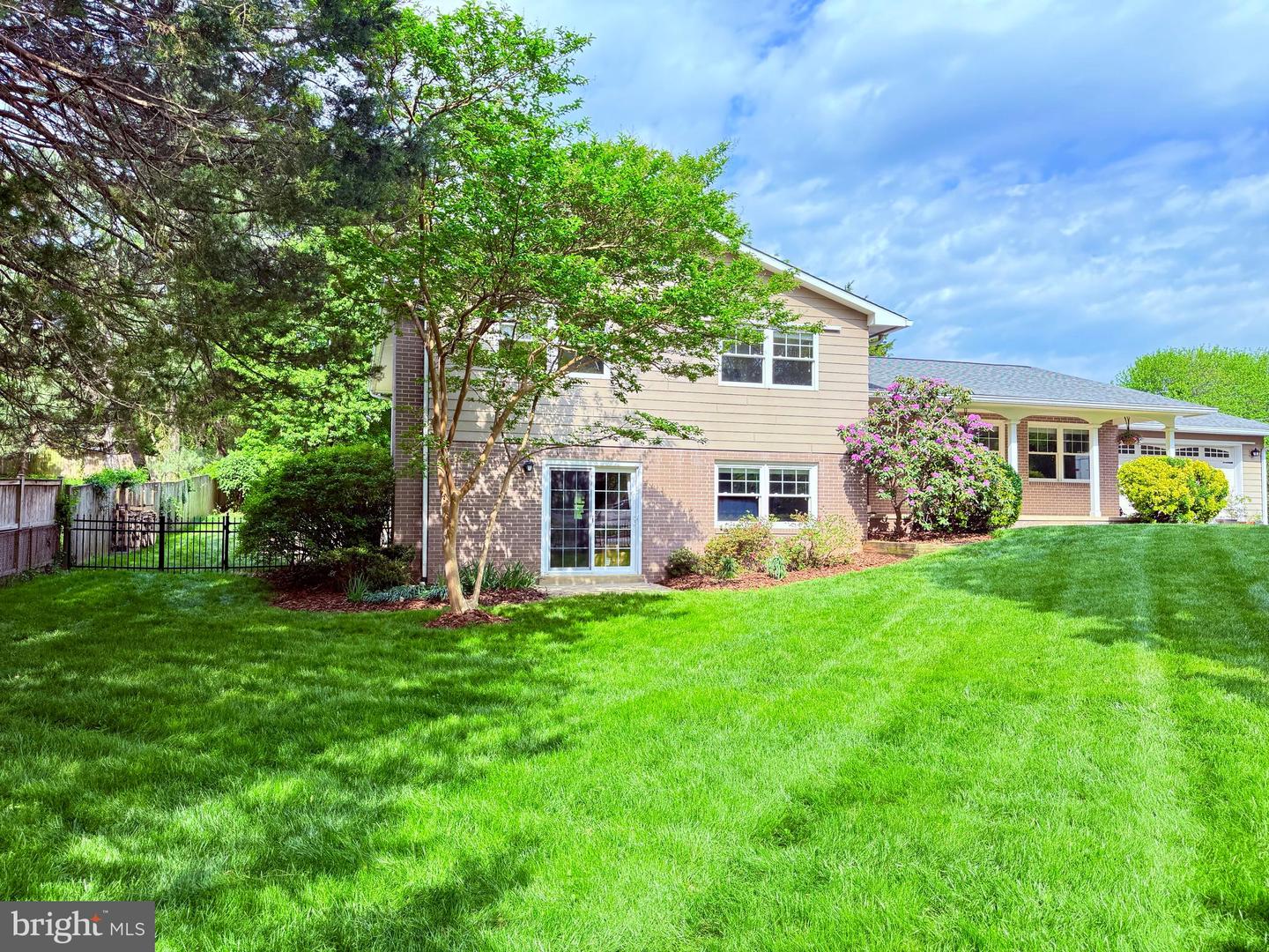Fairfax, Virginia, 22030, United States, 4 Bedrooms Bedrooms, ,3 BathroomsBathrooms,Residential,Active,2045005