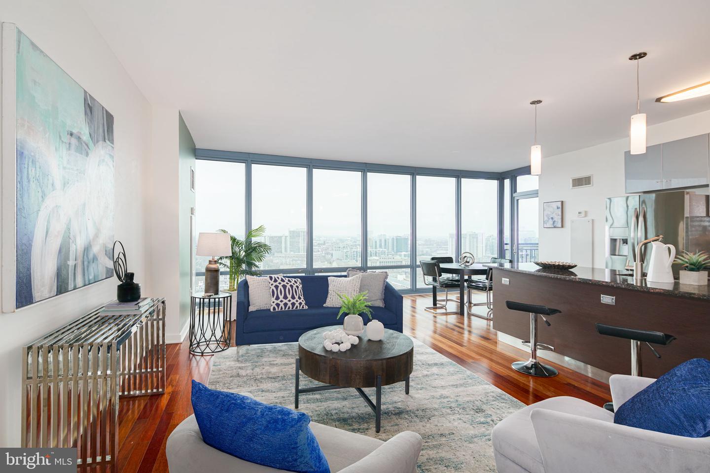 Philadelphia, Pennsylvania, 19103, United States, 3 Bedrooms Bedrooms, ,4 BathroomsBathrooms,Residential,Active,1993681