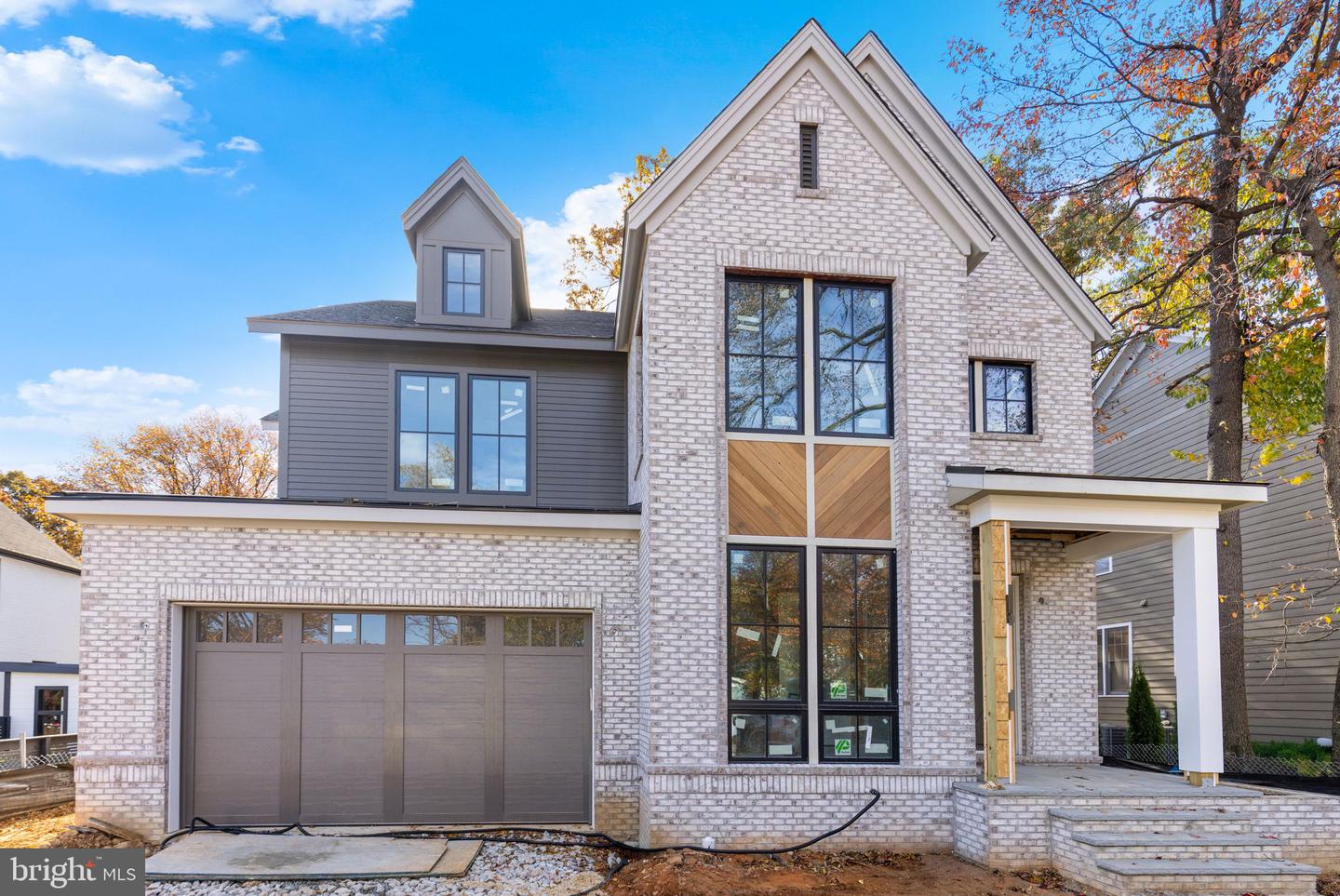 Arlington, Virginia, 22205, United States, 5 Bedrooms Bedrooms, ,6 BathroomsBathrooms,Residential,Active,1719221