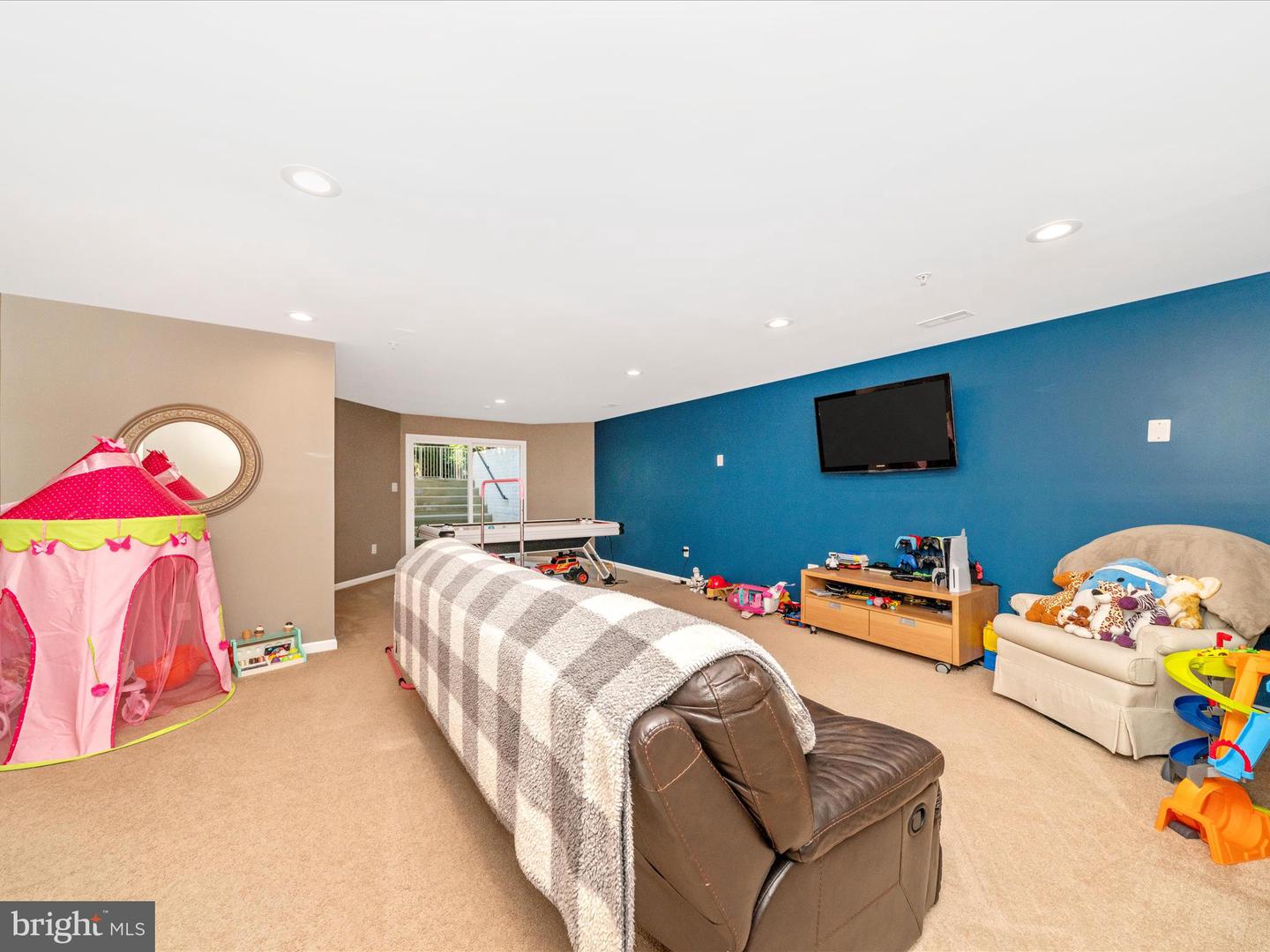 Clarksburg, Maryland, 20871, United States, 5 Bedrooms Bedrooms, ,4 BathroomsBathrooms,Residential,Active,1967123