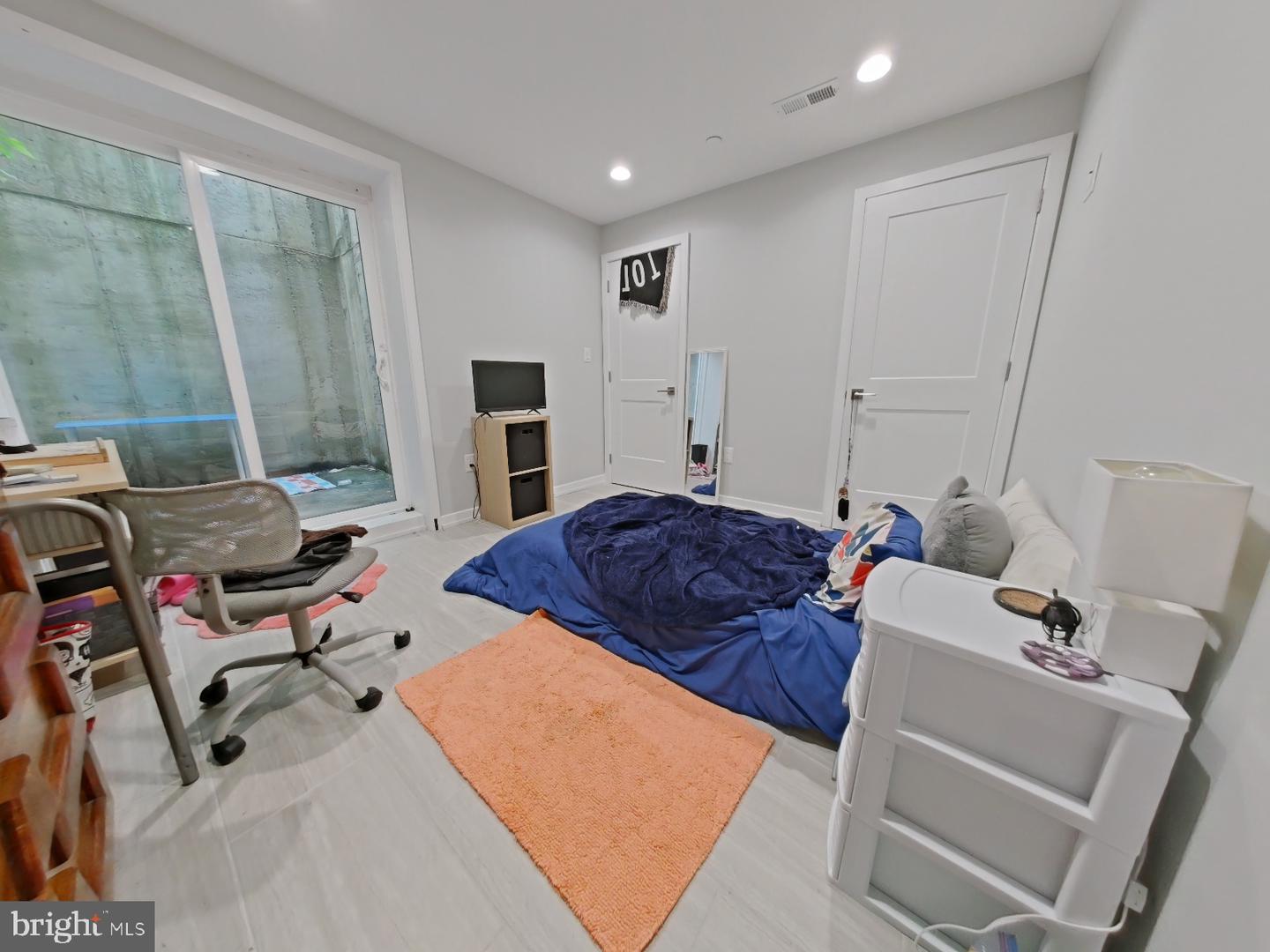 Philadelphia, Pennsylvania, 19130, United States, ,Residential,Active,1952052