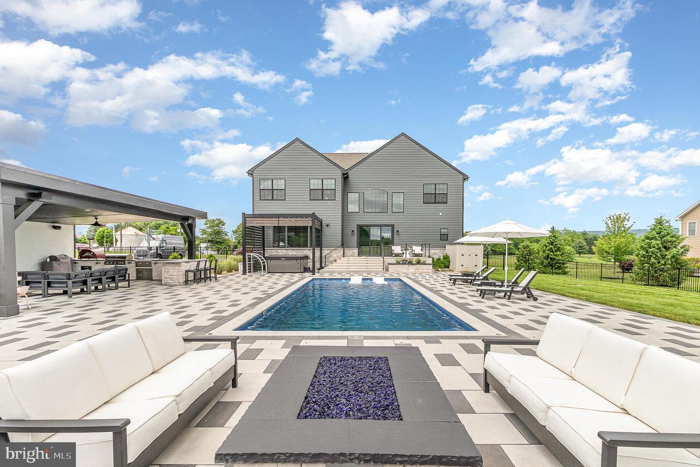 Mechanicsburg, Pennsylvania, 17050, United States, 5 Bedrooms Bedrooms, ,6 BathroomsBathrooms,Residential,Active,1905048