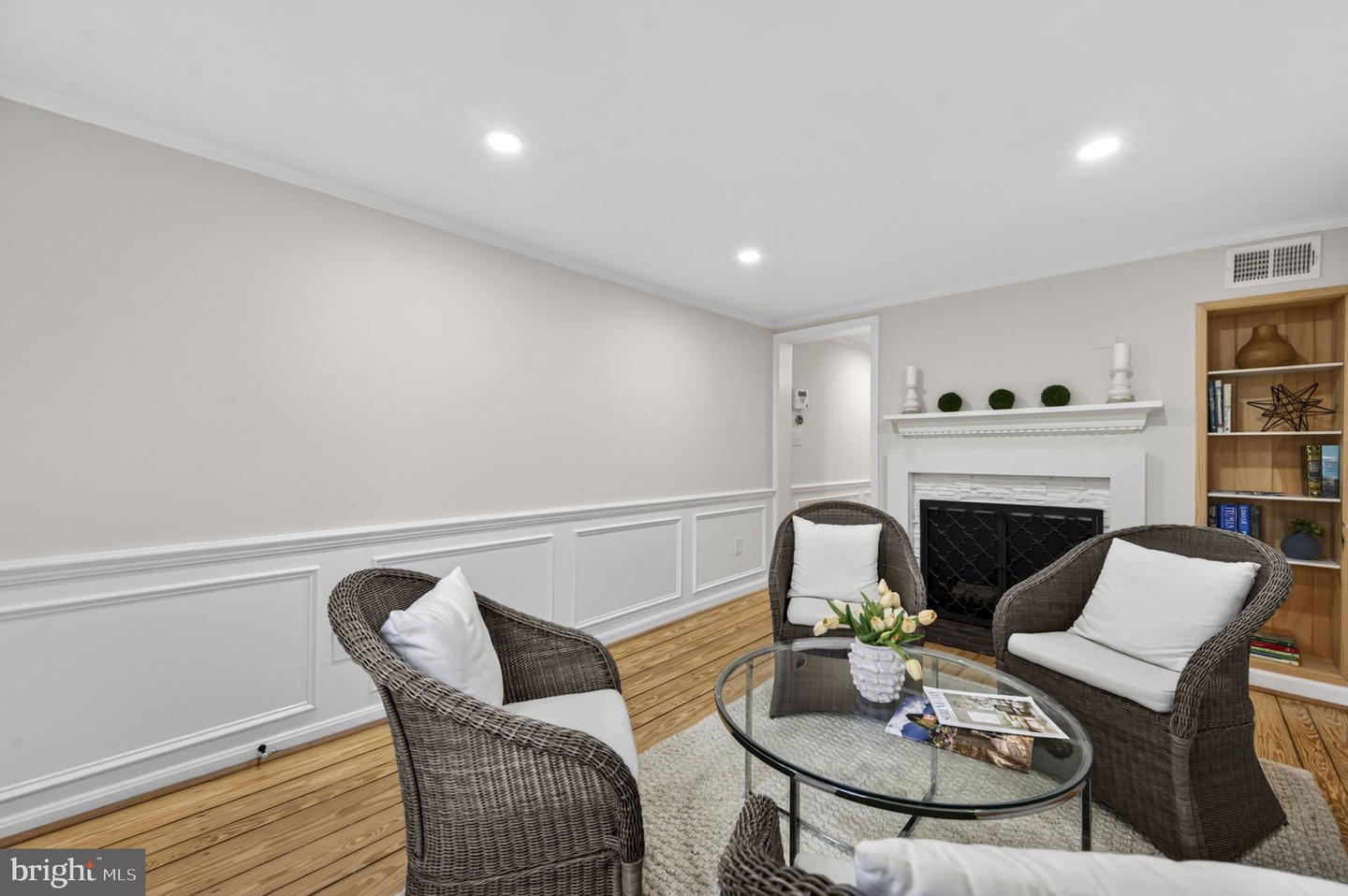 Alexandria, Virginia, 22314, United States, 3 Bedrooms Bedrooms, ,3 BathroomsBathrooms,Residential,Active,2044570