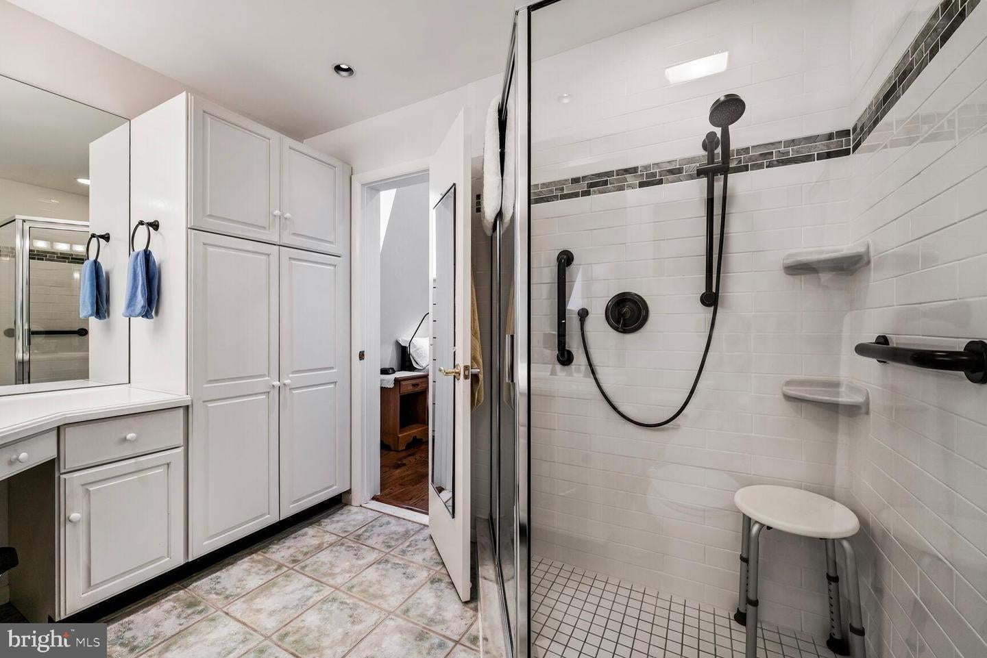 Alexandria, Virginia, 22314, United States, 2 Bedrooms Bedrooms, ,2 BathroomsBathrooms,Residential,Active,1929665