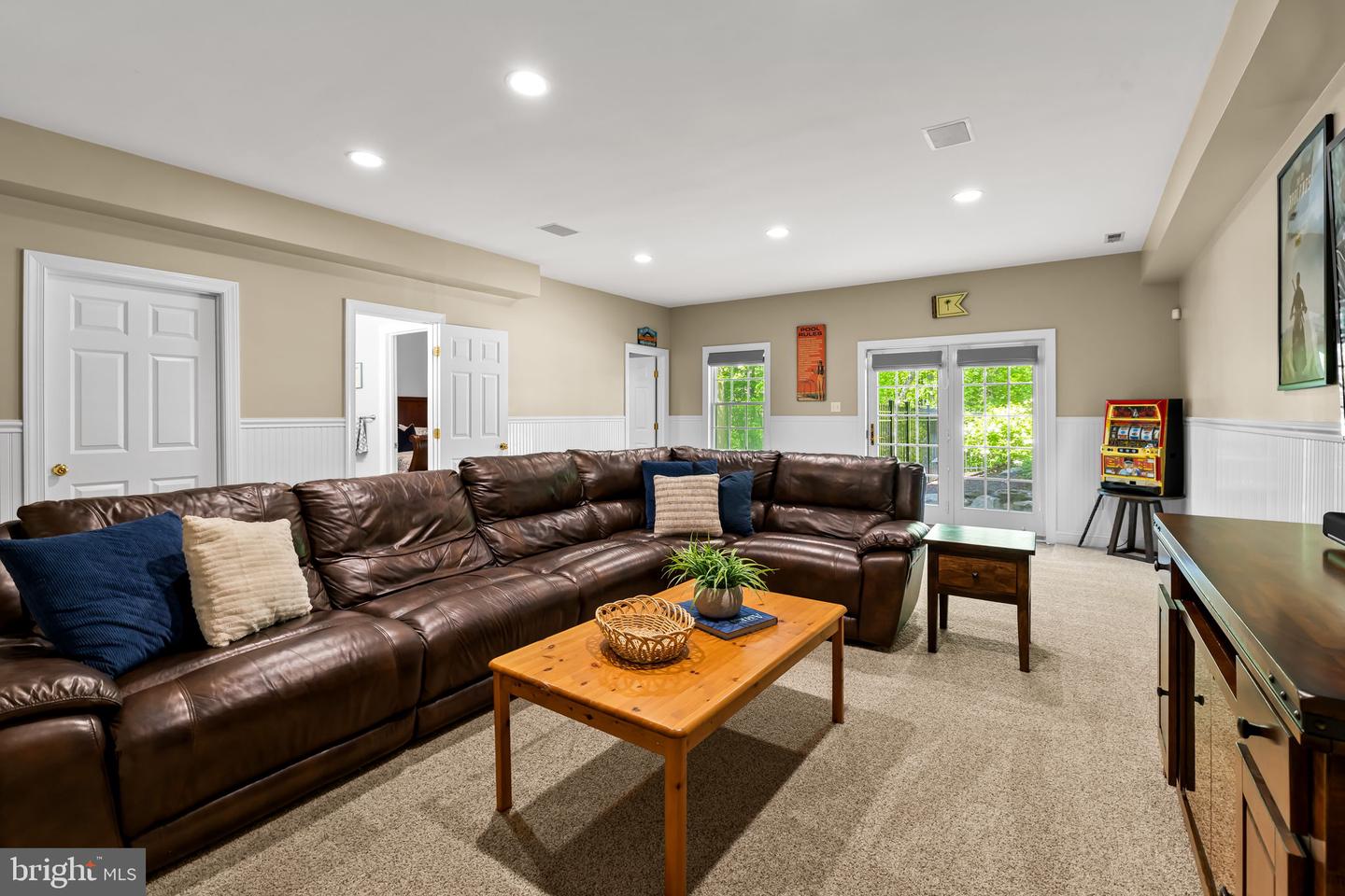 Ellicott City, Maryland, 21042, United States, 5 Bedrooms Bedrooms, ,5 BathroomsBathrooms,Residential,Active,2044187