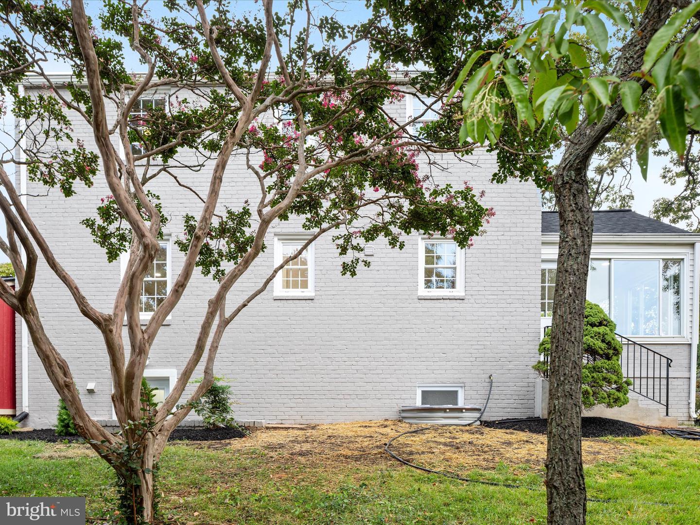 Arlington, Virginia, 22205, United States, 4 Bedrooms Bedrooms, ,4 BathroomsBathrooms,Residential,Active,1936390