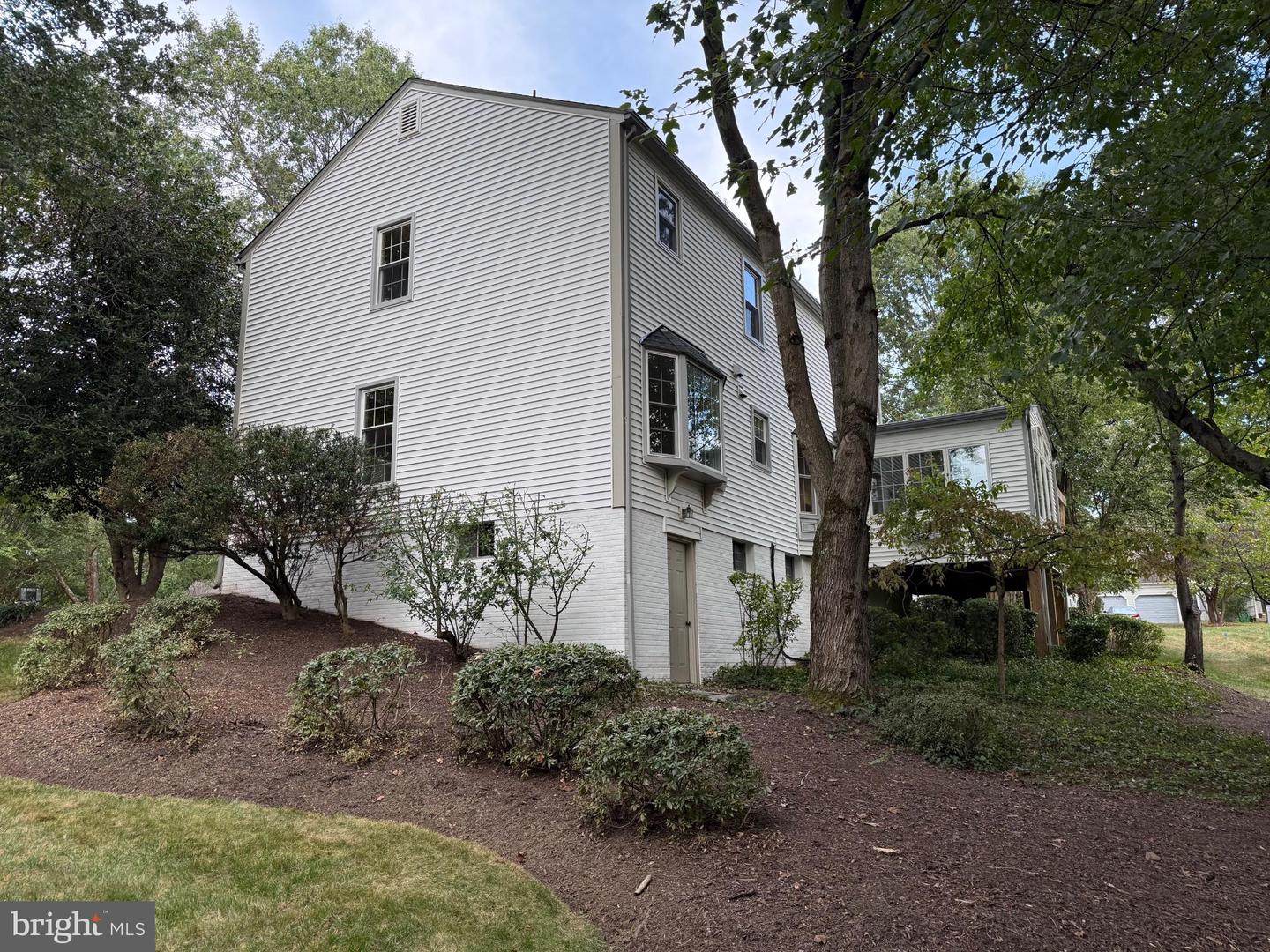 Herndon, Virginia, 20171, United States, 5 Bedrooms Bedrooms, ,3 BathroomsBathrooms,Residential,Active,1961930