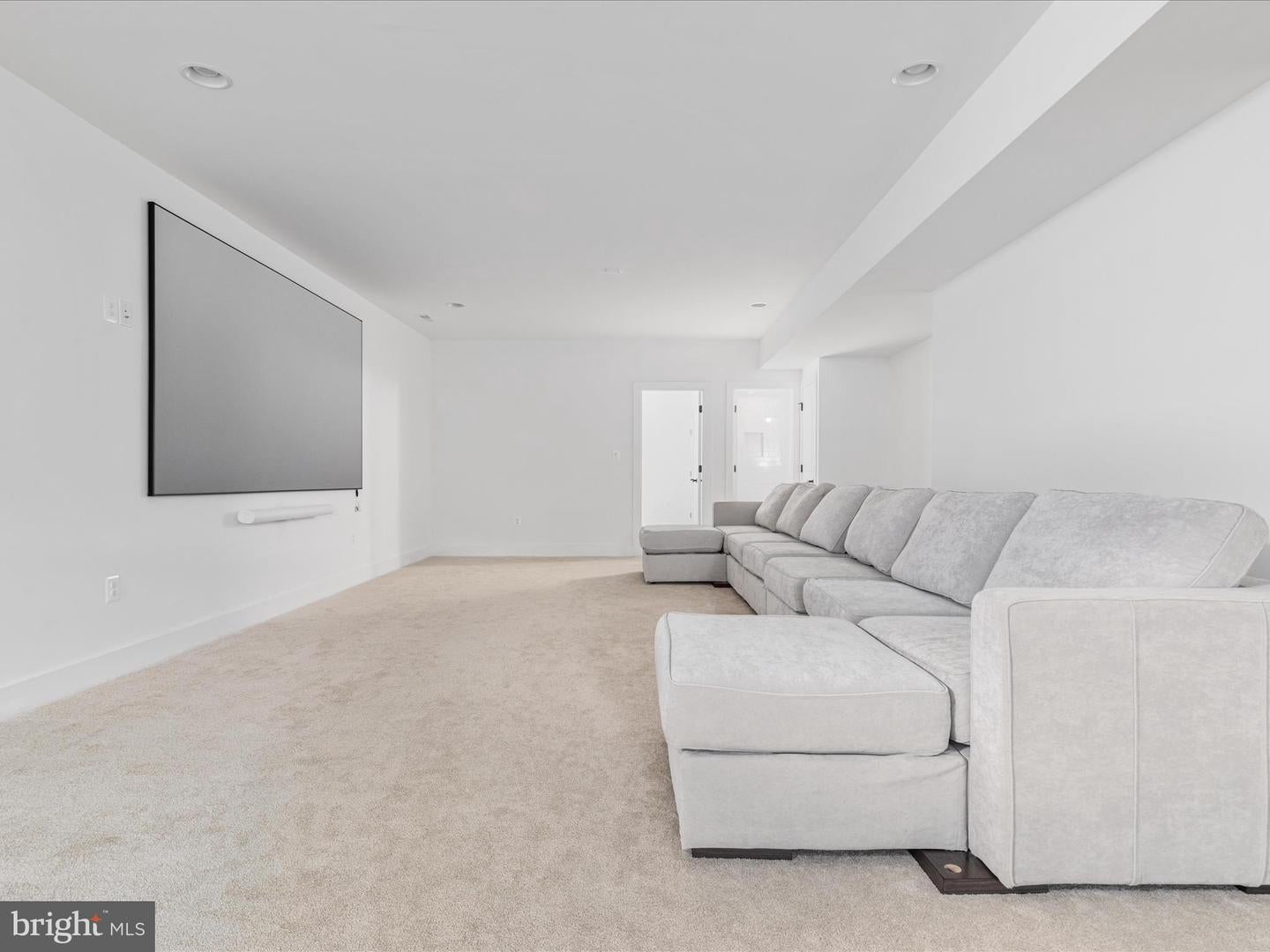 Oakton, Virginia, 22124, United States, 6 Bedrooms Bedrooms, ,6 BathroomsBathrooms,Residential,Active,1960120