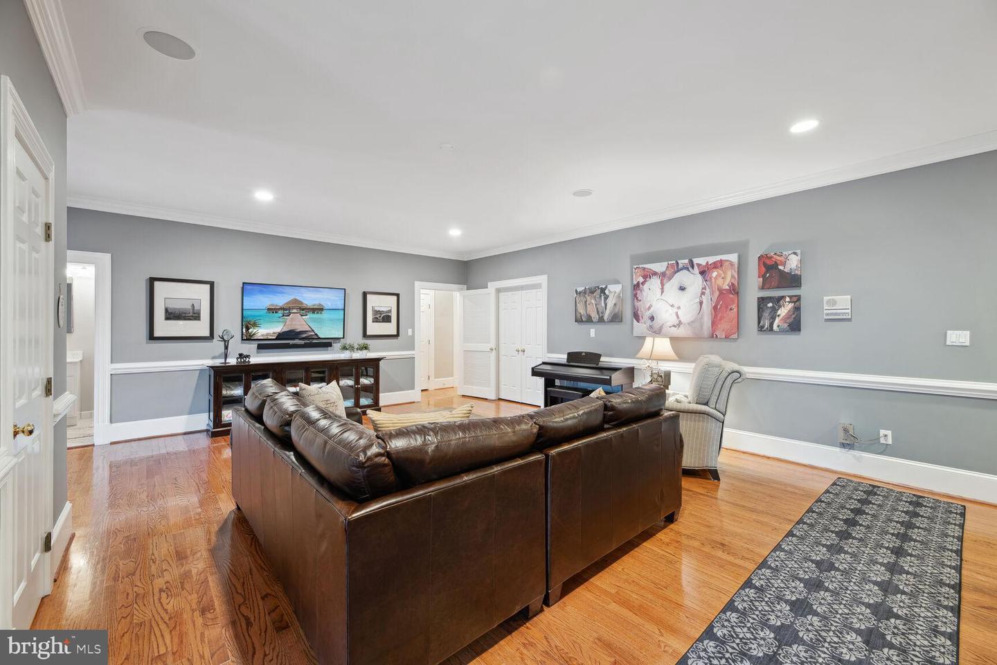 Mclean, Virginia, 22101, United States, 3 Bedrooms Bedrooms, ,6 BathroomsBathrooms,Residential,Contingent,1894225