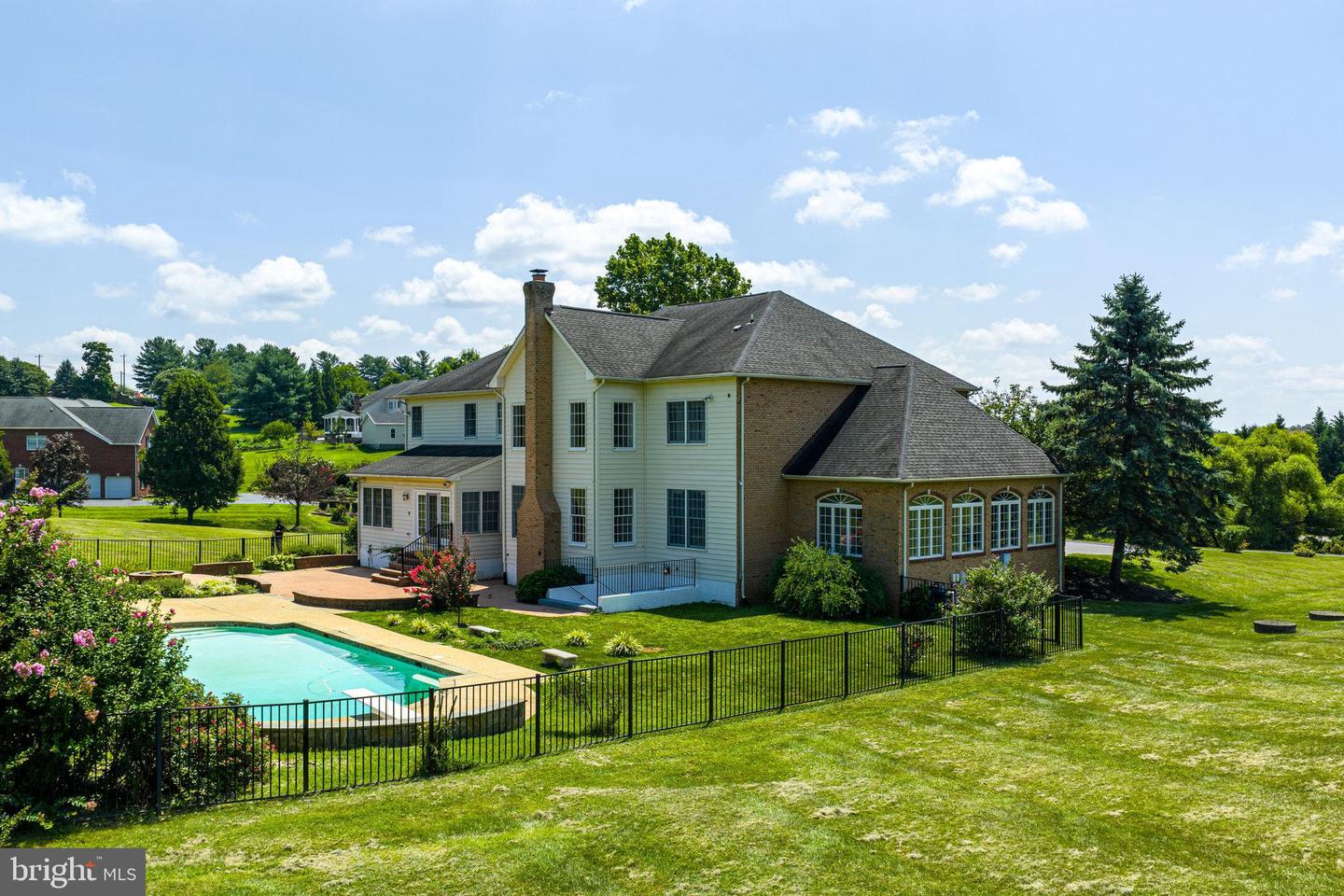 Leesburg, Virginia, 20175, United States, 4 Bedrooms Bedrooms, ,5 BathroomsBathrooms,Residential,Active,1894598
