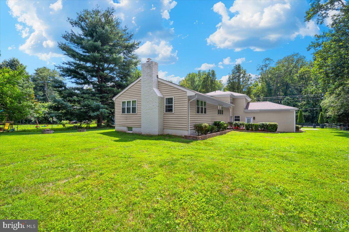 Fairfax, Virginia, 22030, United States, 5 Bedrooms Bedrooms, ,4 BathroomsBathrooms,Residential,Active,1892608