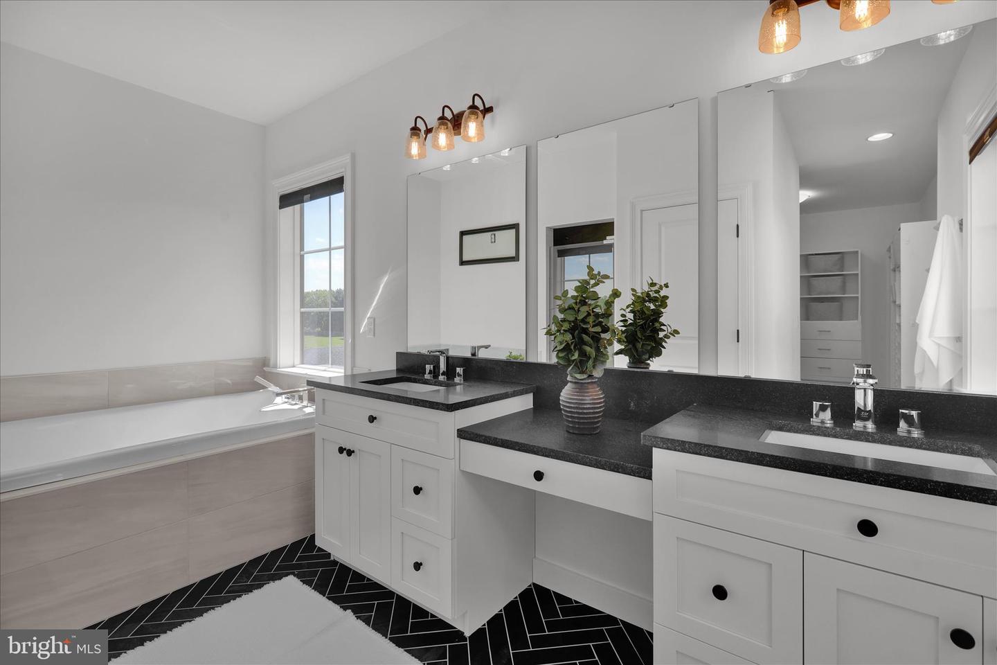 Lititz, Pennsylvania, 17543, United States, 5 Bedrooms Bedrooms, ,6 BathroomsBathrooms,Residential,Active,2045017