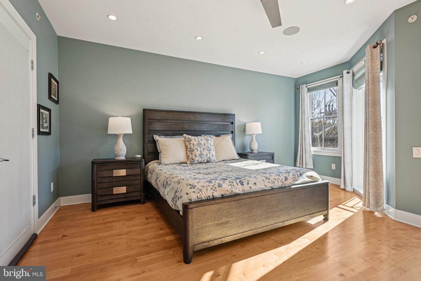 Philadelphia, Pennsylvania, 19147, United States, 4 Bedrooms Bedrooms, ,4 BathroomsBathrooms,Residential,Active,1999178