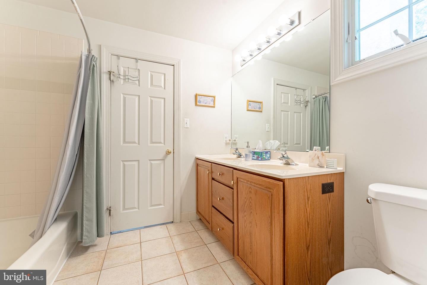 West Chester, Pennsylvania, 19382, United States, 4 Bedrooms Bedrooms, ,4 BathroomsBathrooms,Residential,Active,2051989