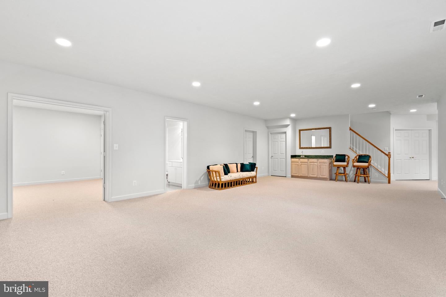 Oakton, Virginia, 22124, United States, 5 Bedrooms Bedrooms, ,5 BathroomsBathrooms,Residential,Active,1926902