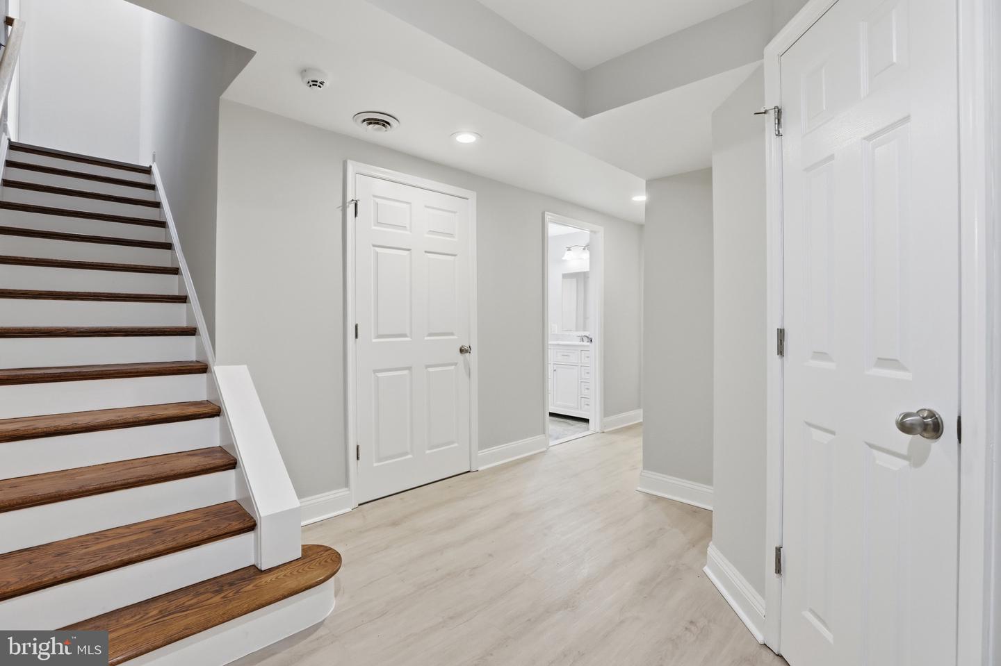 Clarksburg, Maryland, 20871, United States, 5 Bedrooms Bedrooms, ,3 BathroomsBathrooms,Residential,Active,1996277