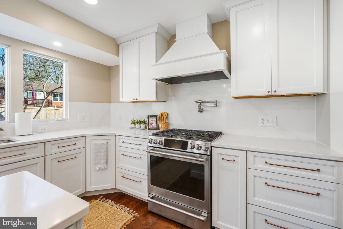 Alexandria, Virginia, 22308, United States, 3 Bedrooms Bedrooms, ,3 BathroomsBathrooms,Residential,Active,2006768