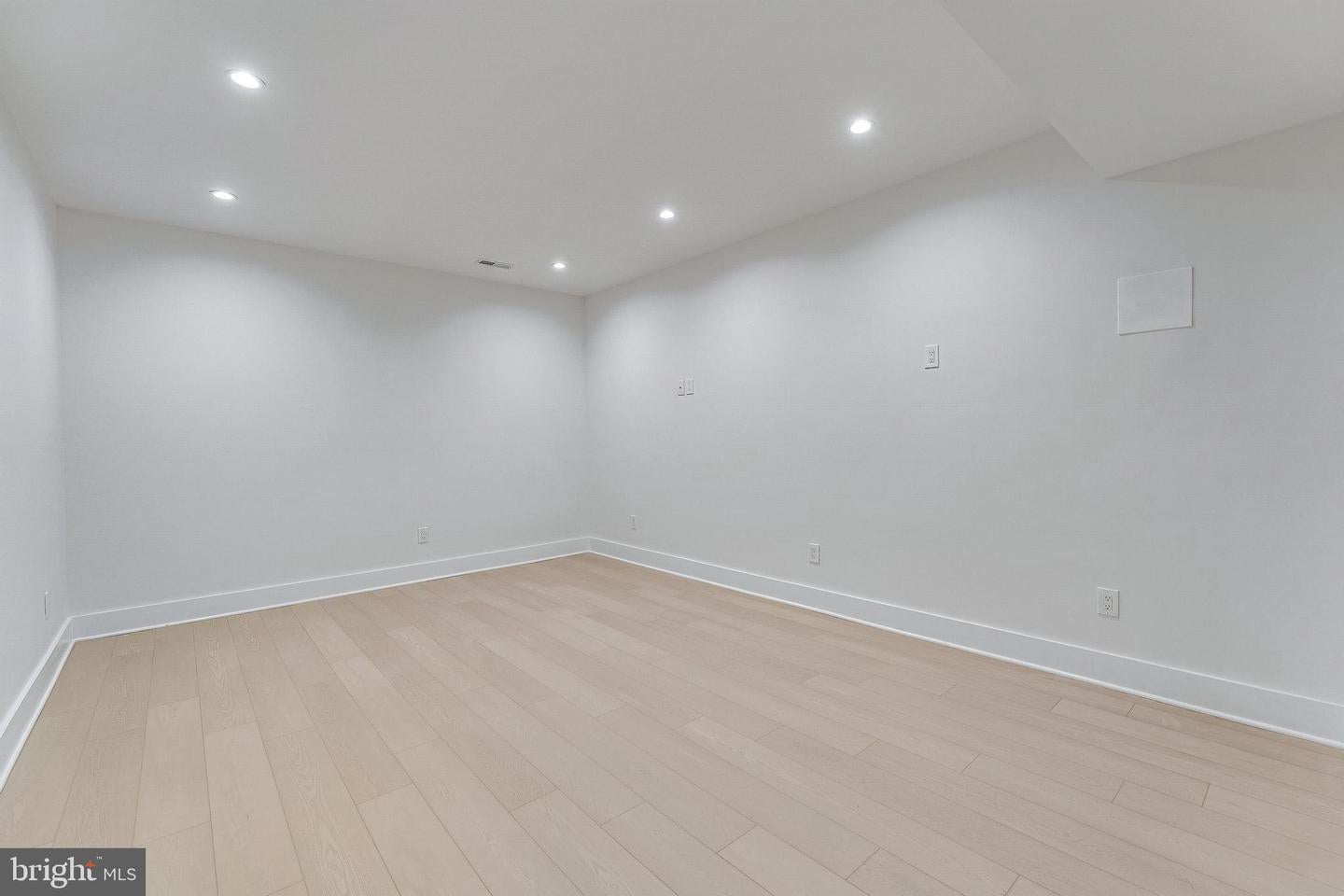 Falls Church, Virginia, 22042, United States, 5 Bedrooms Bedrooms, ,5 BathroomsBathrooms,Residential,Active,1945048