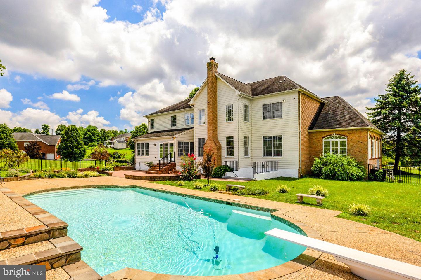 Leesburg, Virginia, 20175, United States, 4 Bedrooms Bedrooms, ,5 BathroomsBathrooms,Residential,Active,1894598