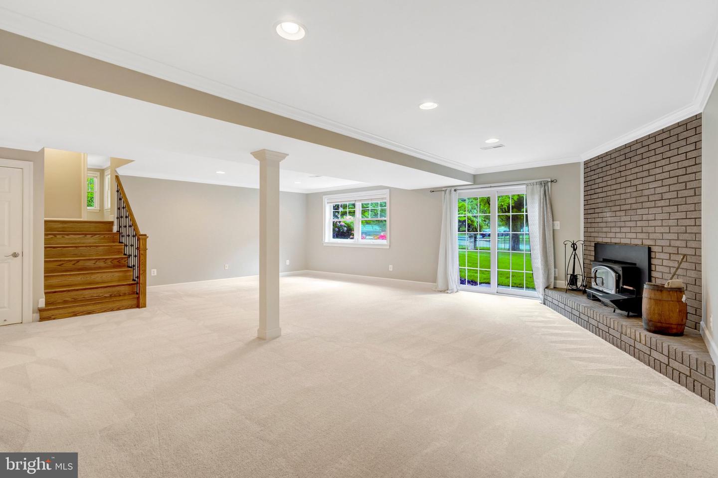Fairfax, Virginia, 22030, United States, 4 Bedrooms Bedrooms, ,3 BathroomsBathrooms,Residential,Active,2045005